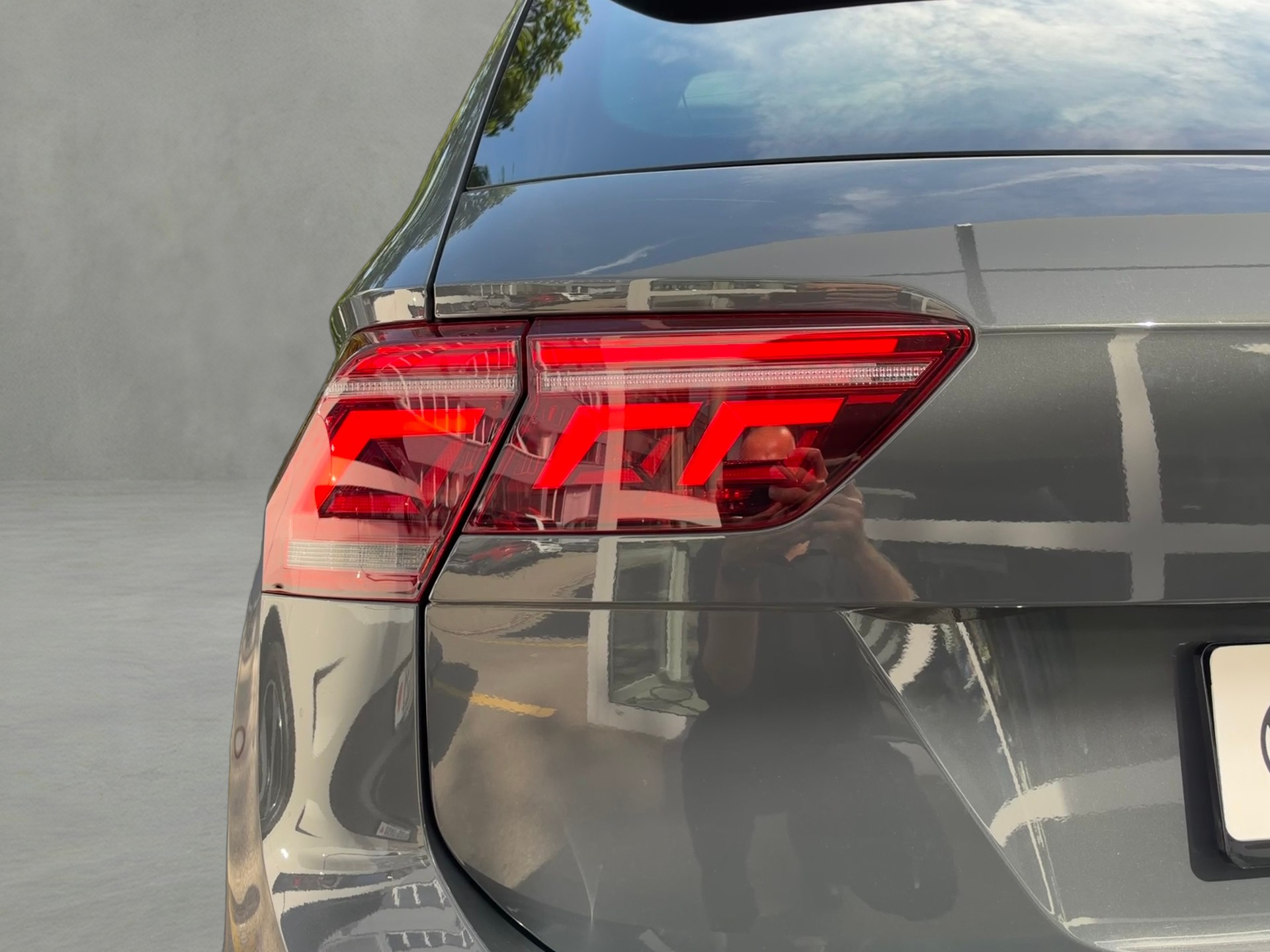 VW Tiguan 2.0TSI R-Line 4Motion DSG-image-30