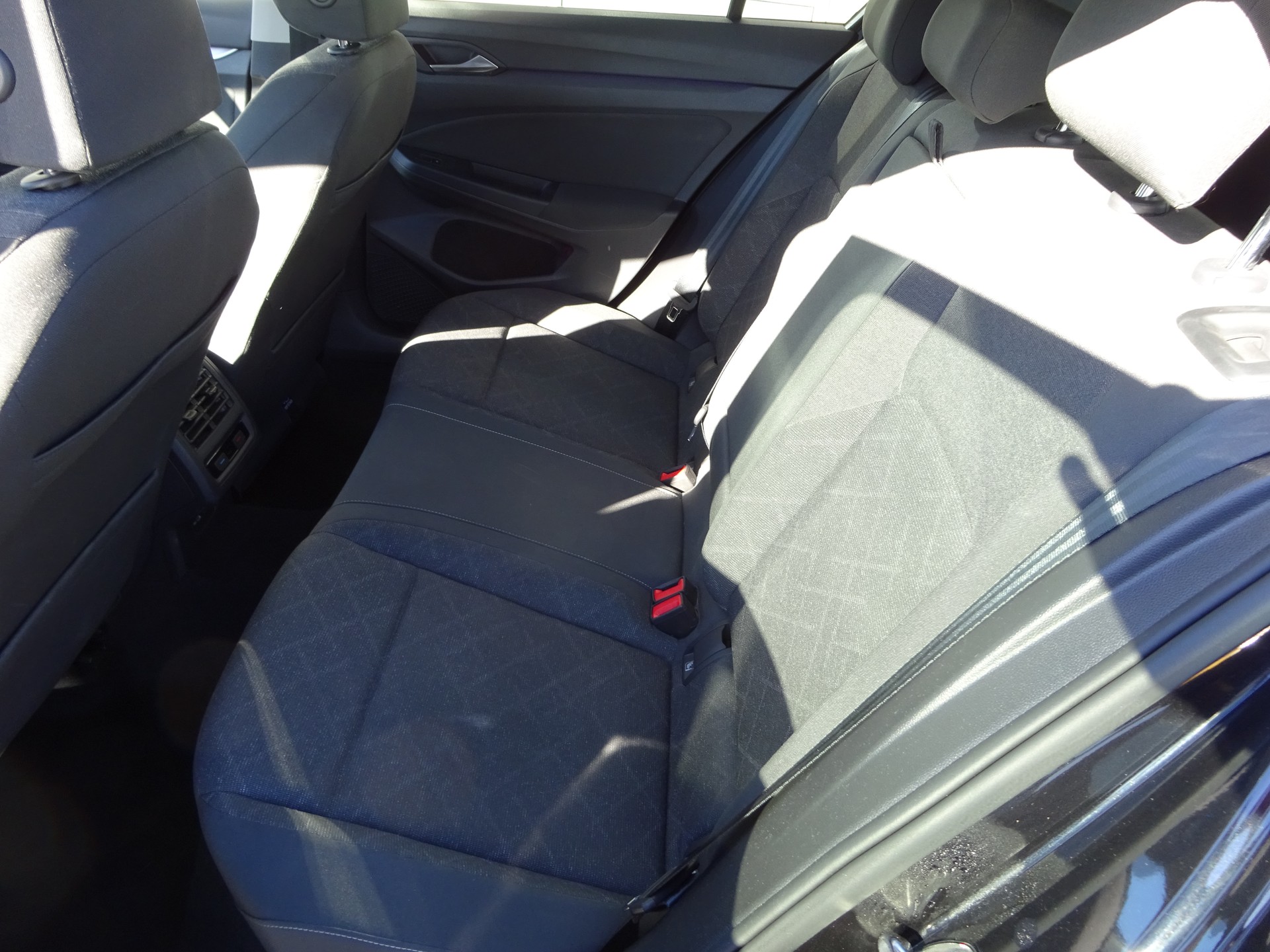VW Golf 1.0 eTSI mHEV ACTLife DSG-image-11