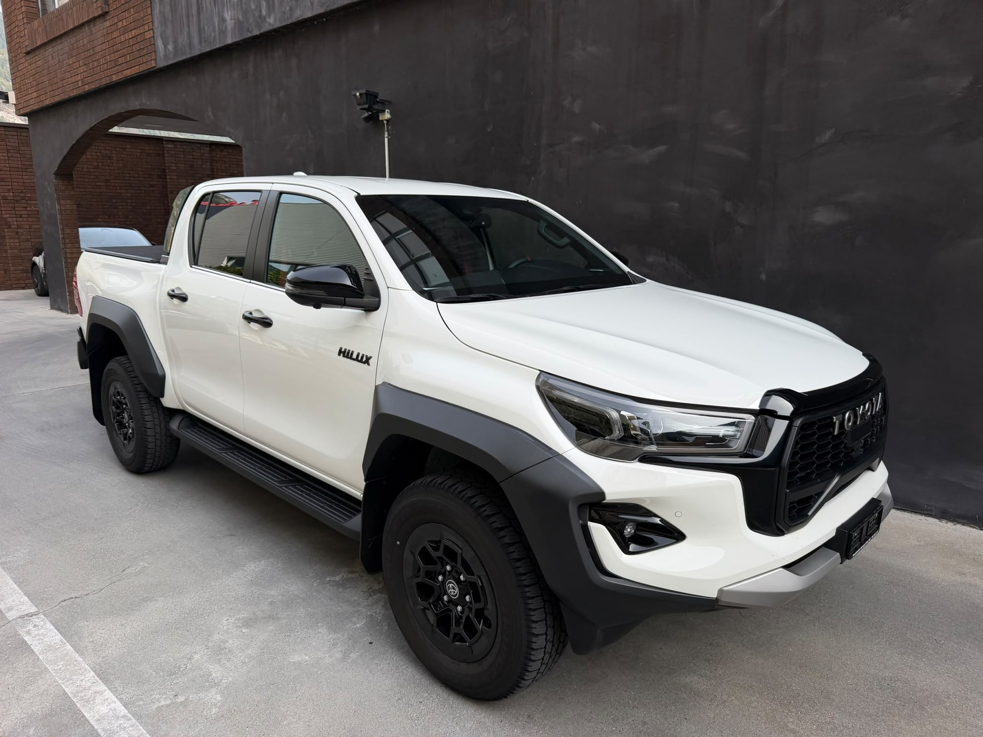 TOYOTA Hilux 2.8d GR Sport II Double Cab 4x4 A-image-5