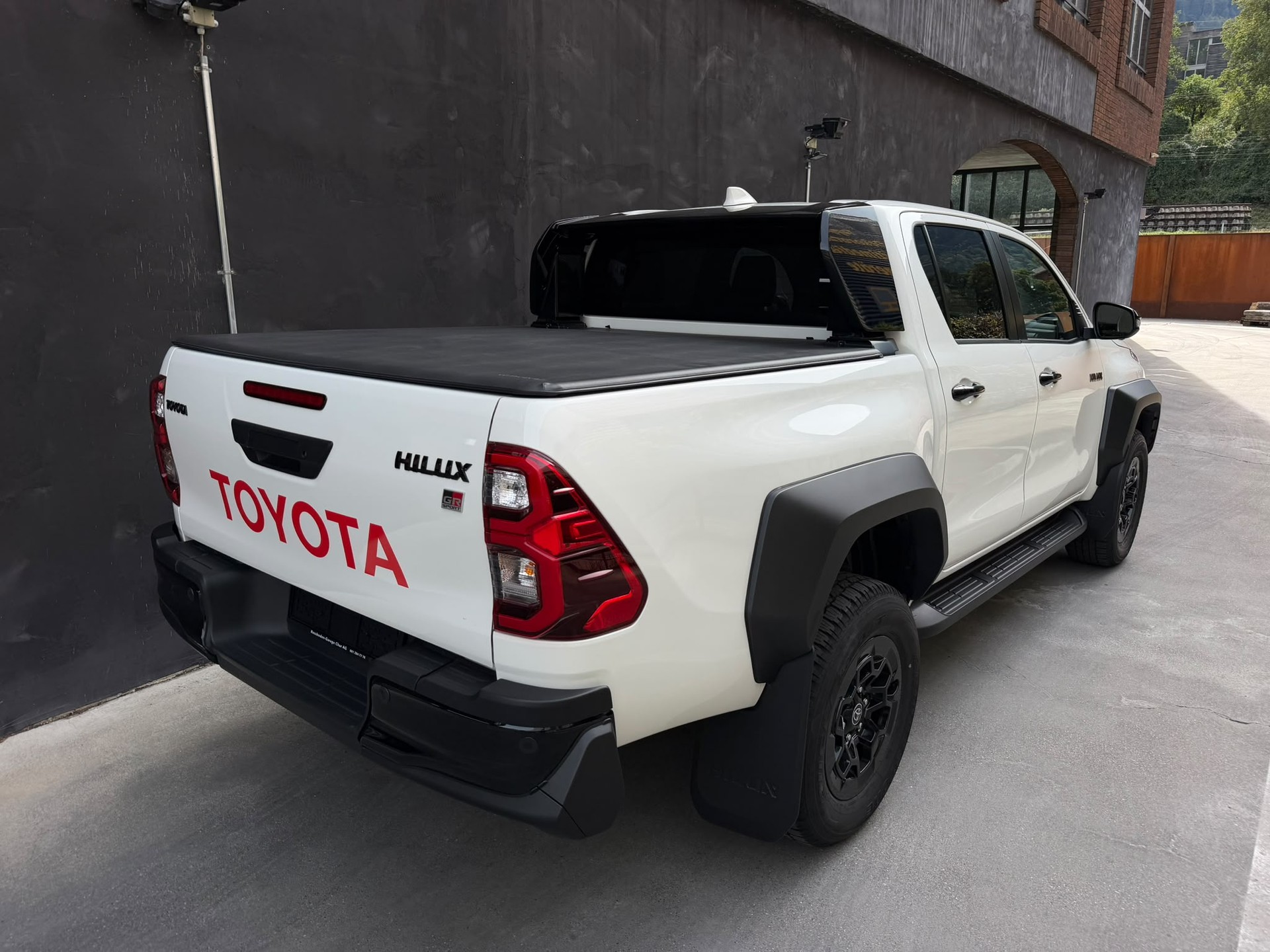 TOYOTA Hilux 2.8d GR Sport II Double Cab 4x4 A-image-7