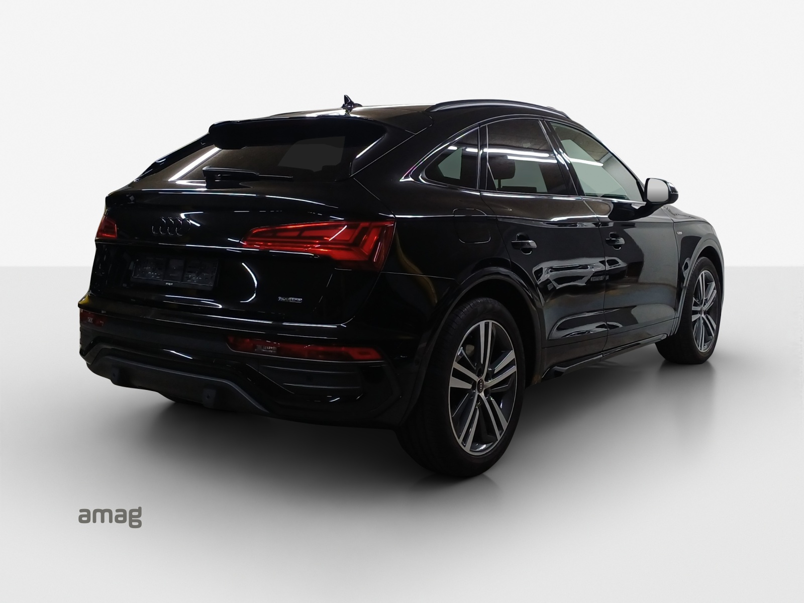 AUDI Q5 Sportback 40 TDI Blackedition quattro S-tronic-image-4