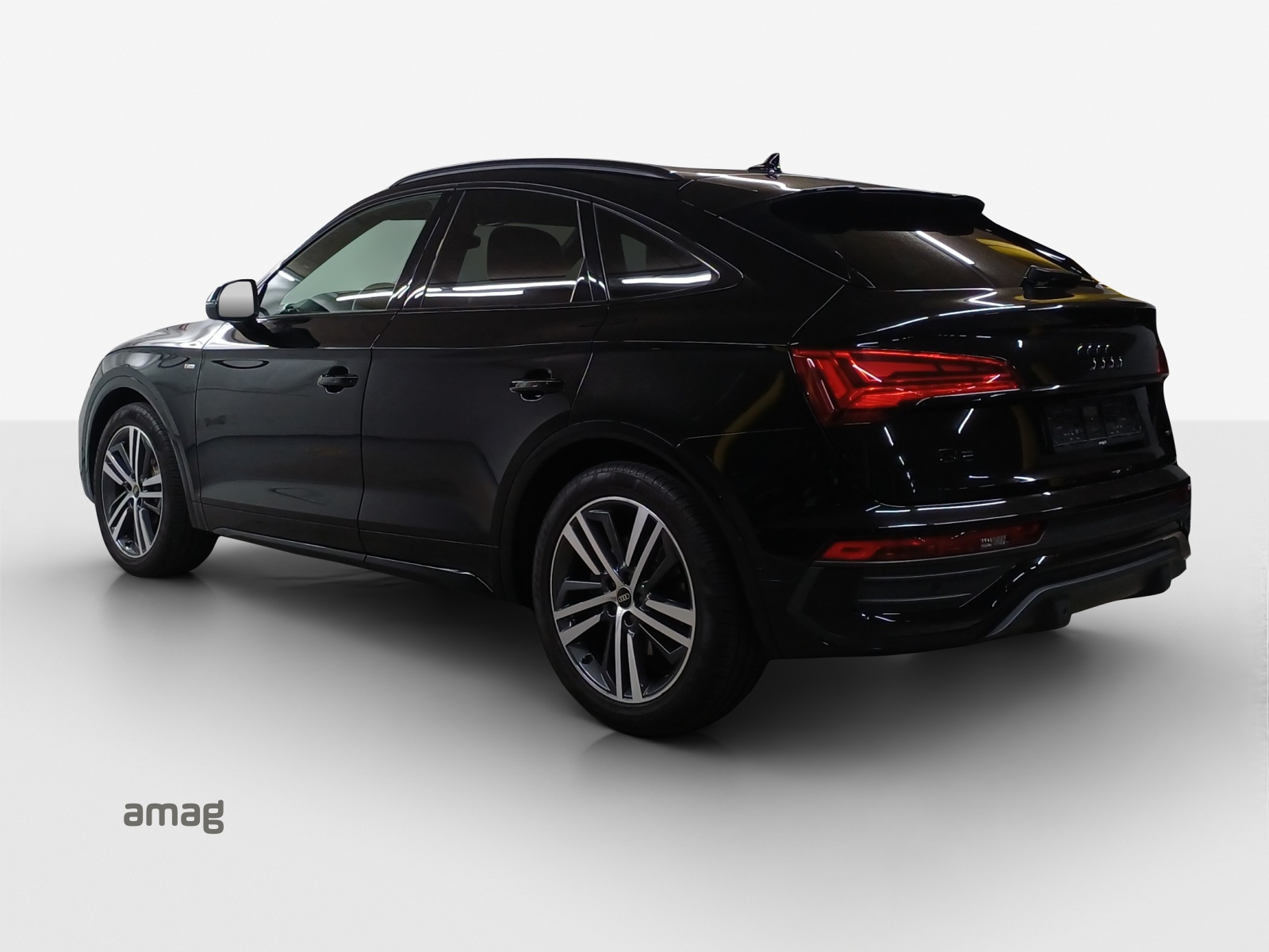 AUDI Q5 Sportback 40 TDI Blackedition quattro S-tronic-image-2