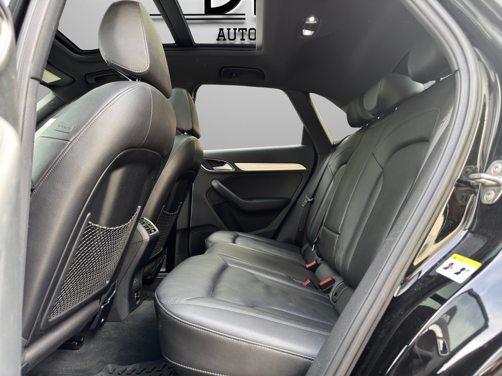 AUDI Q3 2.0 TFSI quattro S-tronic *S-Line*Panorama-Schiebedach + Rückfahrkamera*-image-10