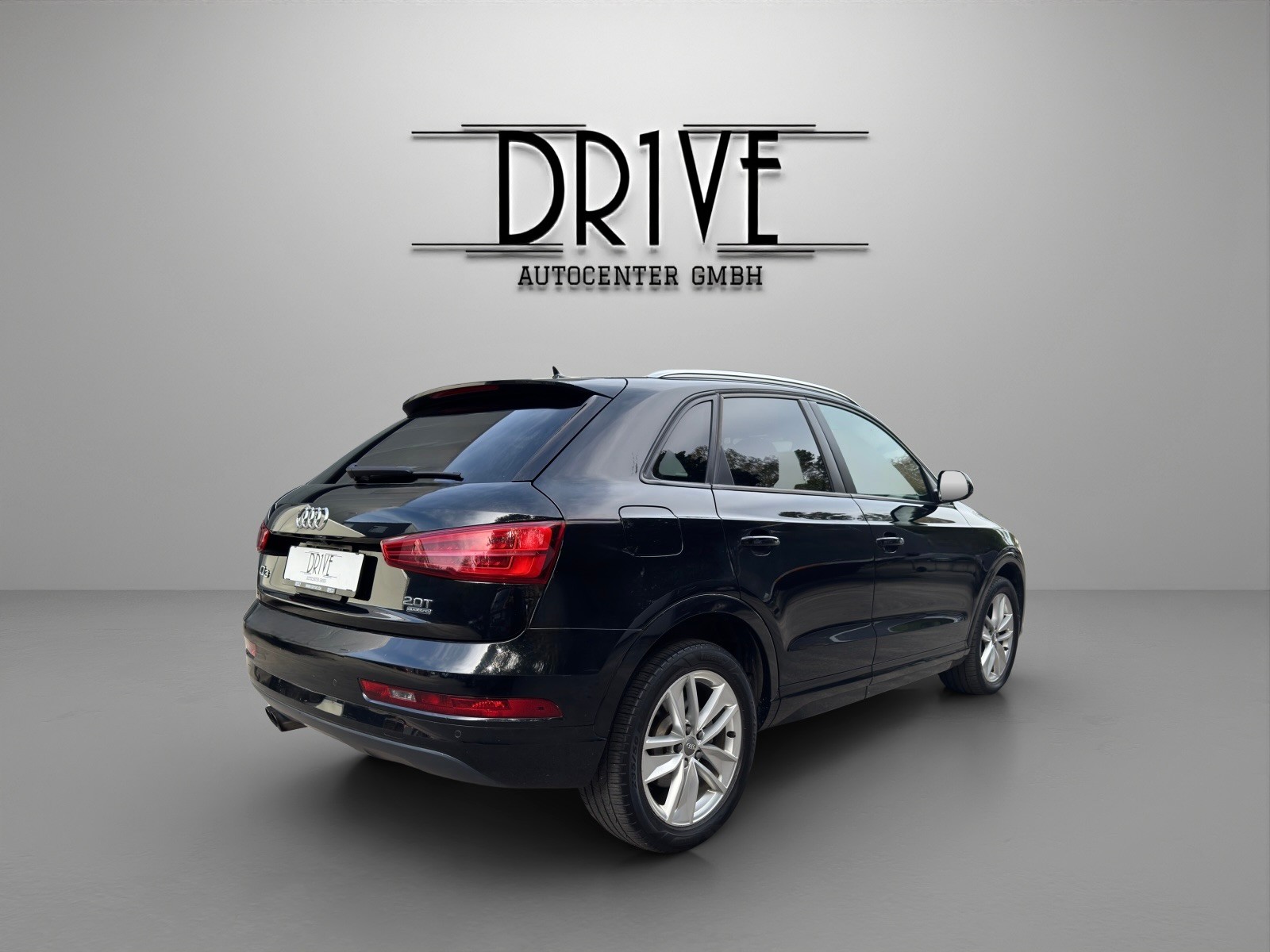 AUDI Q3 2.0 TFSI quattro S-tronic *S-Line*Panorama-Schiebedach + Rückfahrkamera*-image-4