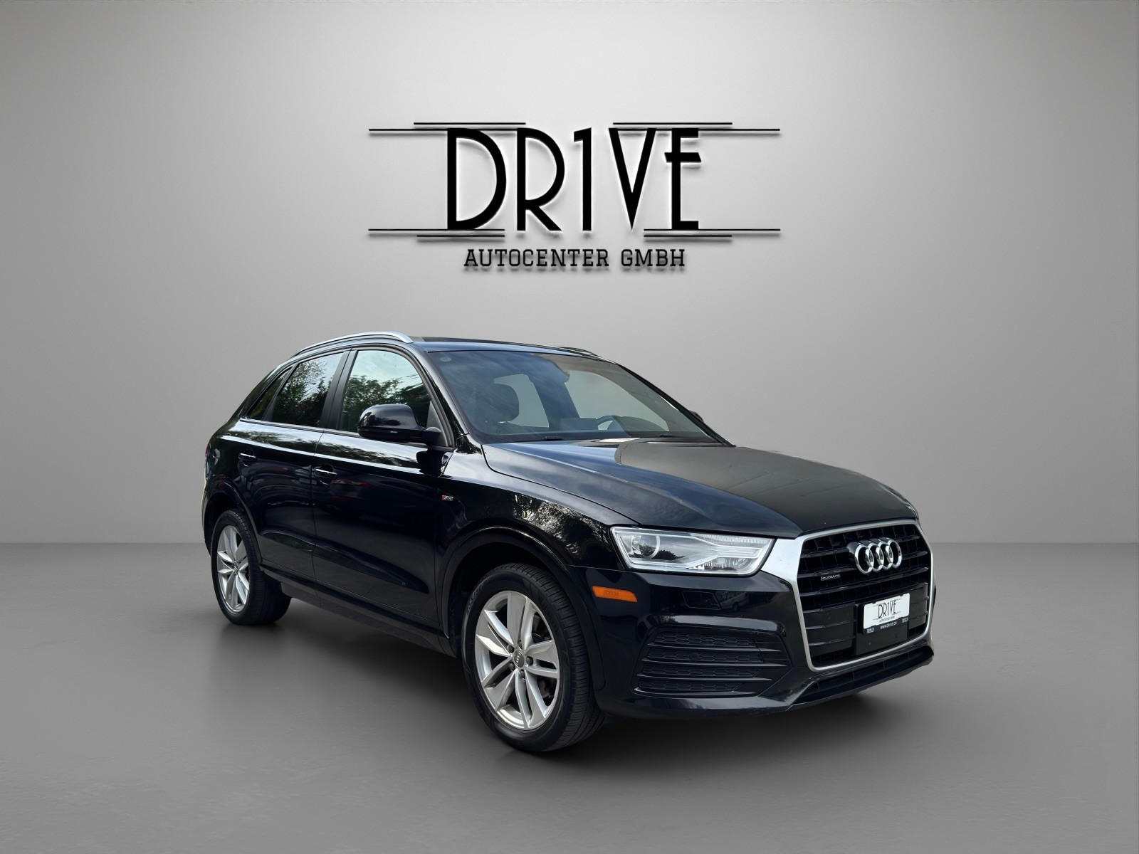 AUDI Q3 2.0 TFSI quattro S-tronic *S-Line*Panorama-Schiebedach + Rückfahrkamera*-image-2