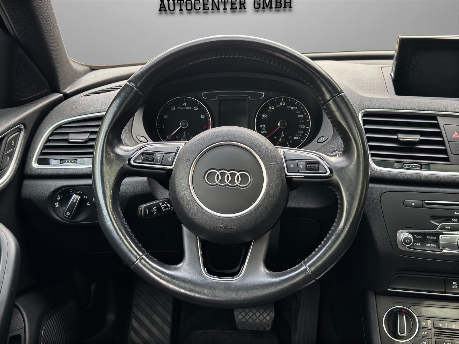 AUDI Q3 2.0 TFSI quattro S-tronic *S-Line*Panorama-Schiebedach + Rückfahrkamera*-image-9