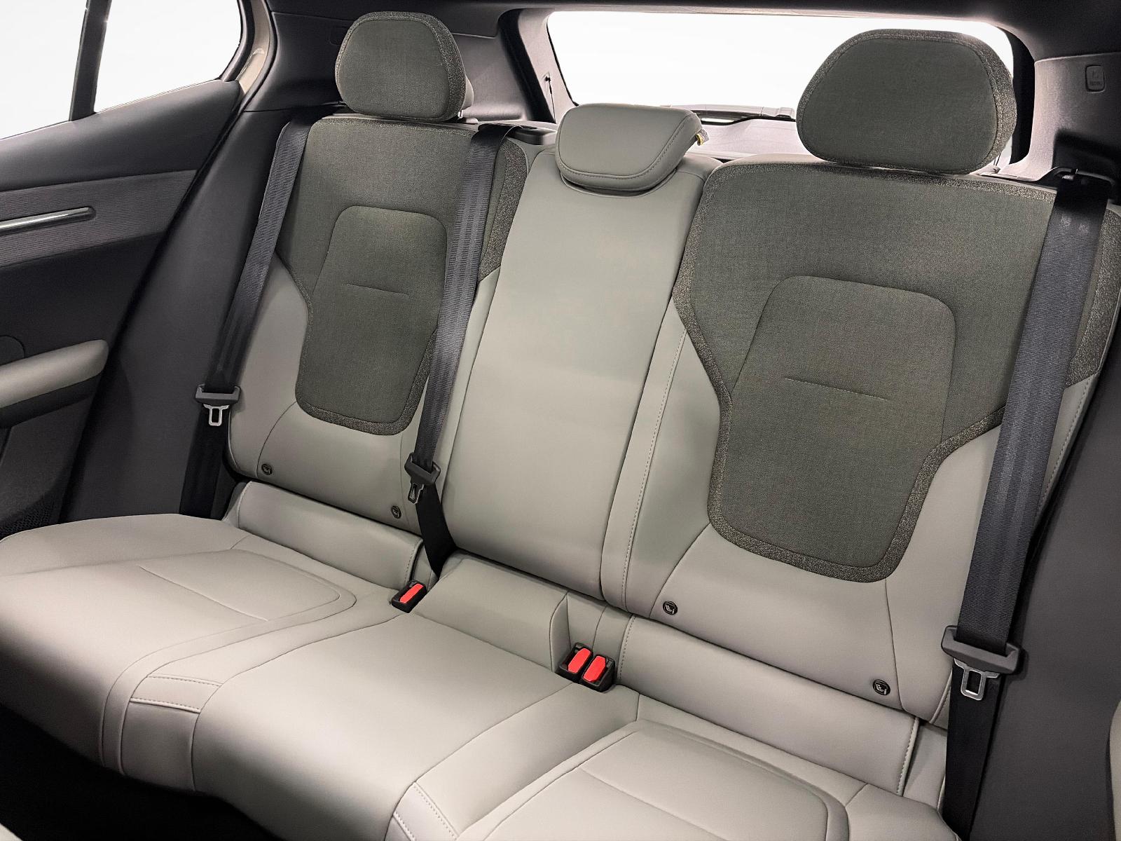 VOLVO EX30 CC P8 Ultra AWD-image-10