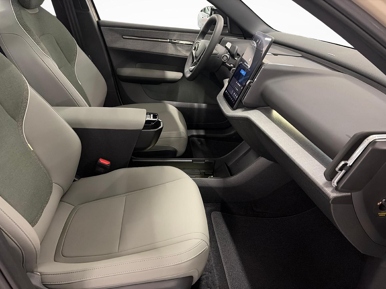 VOLVO EX30 CC P8 Ultra AWD-image-9