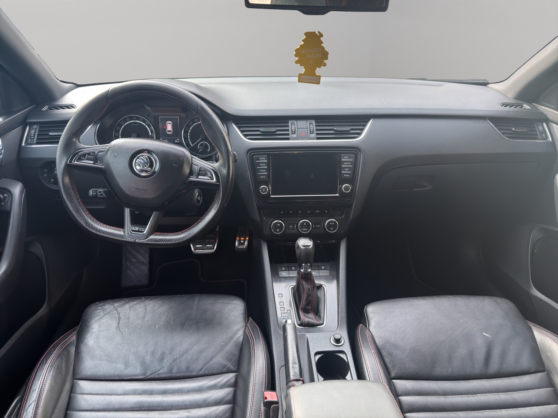SKODA Octavia Combi 2.0 TDI RS 4x4 DSG-image-10