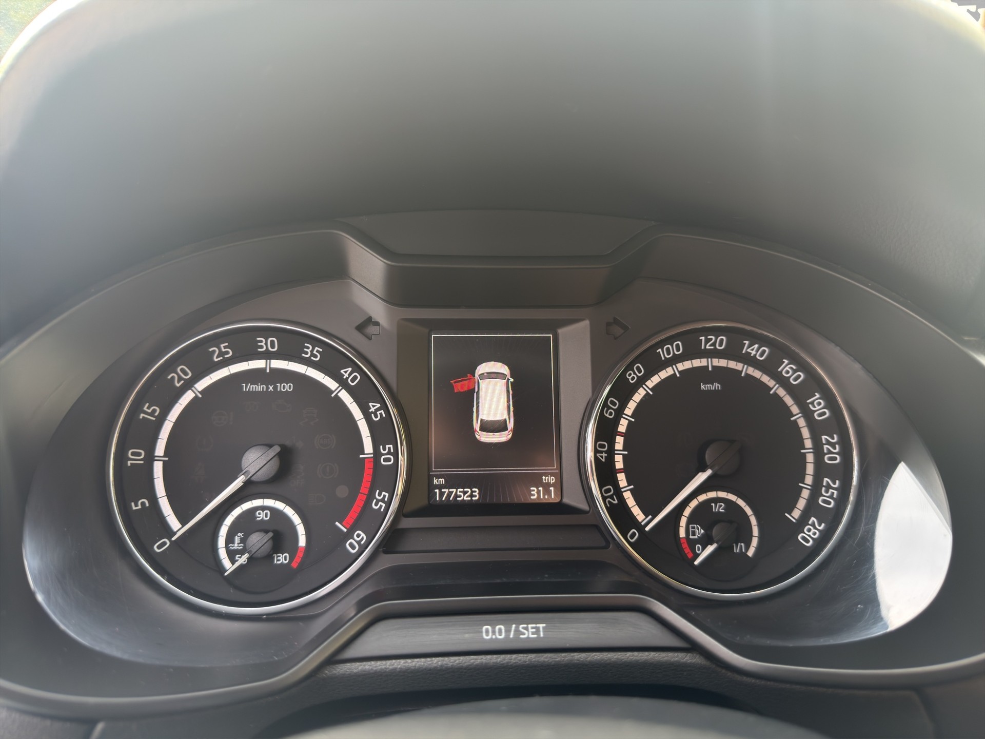 SKODA Octavia Combi 2.0 TDI RS 4x4 DSG-image-8