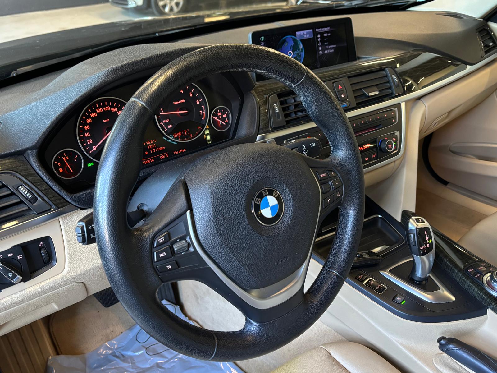 BMW 328i xDrive Steptronic-image-11