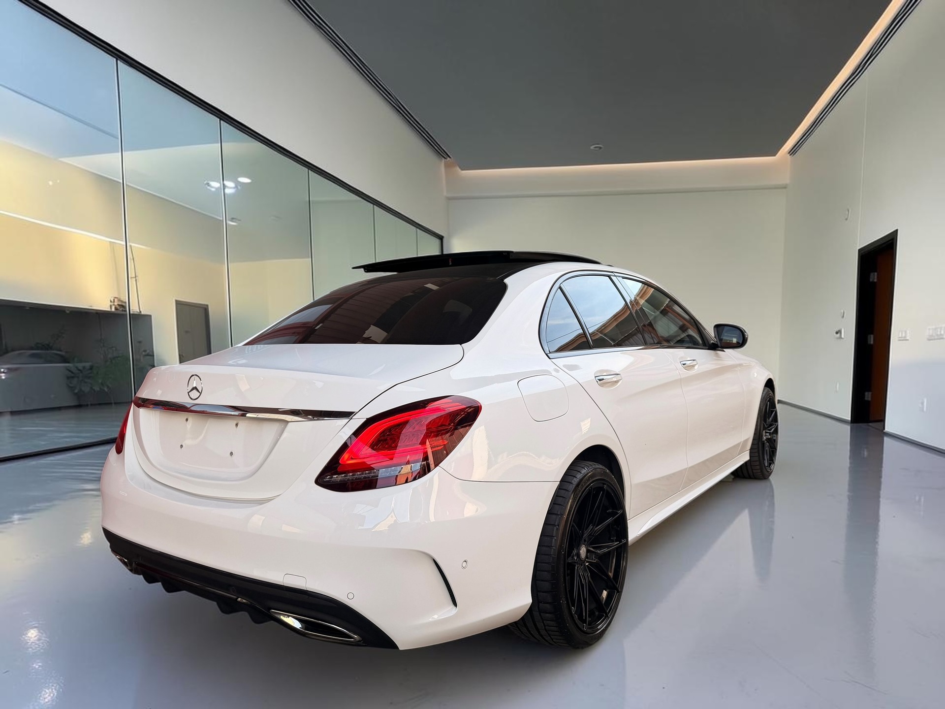 MERCEDES-BENZ C 220 d Swiss Star 4Matic 9G-Tronic-image-3