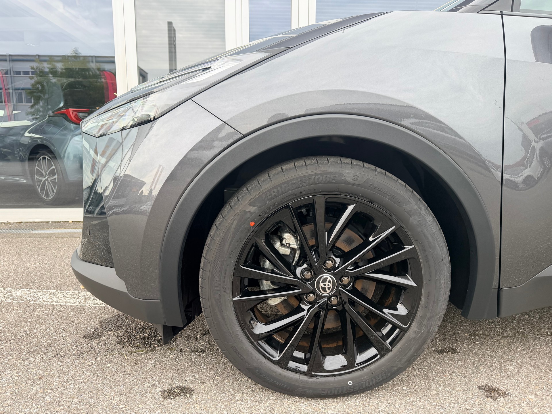 TOYOTA C-HR 2.0 HSD CVT GR Sport 4WD-image-4