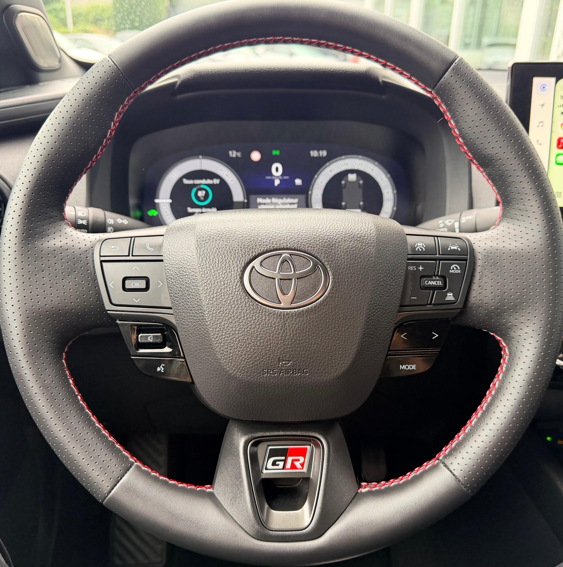 TOYOTA C-HR 2.0 HSD CVT GR Sport 4WD-image-16