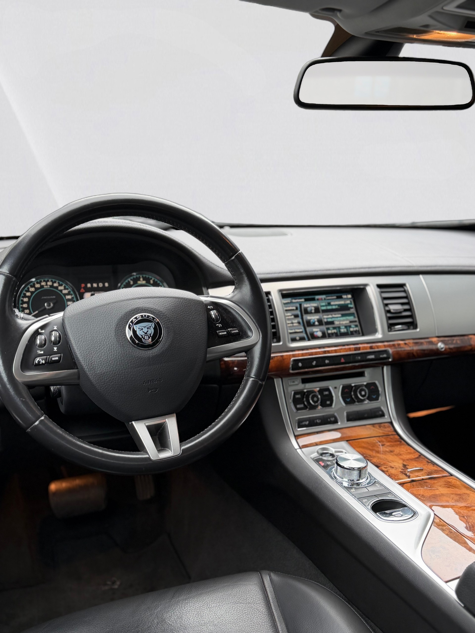 JAGUAR XF 3.0 V6 S/C 4x4-image-9