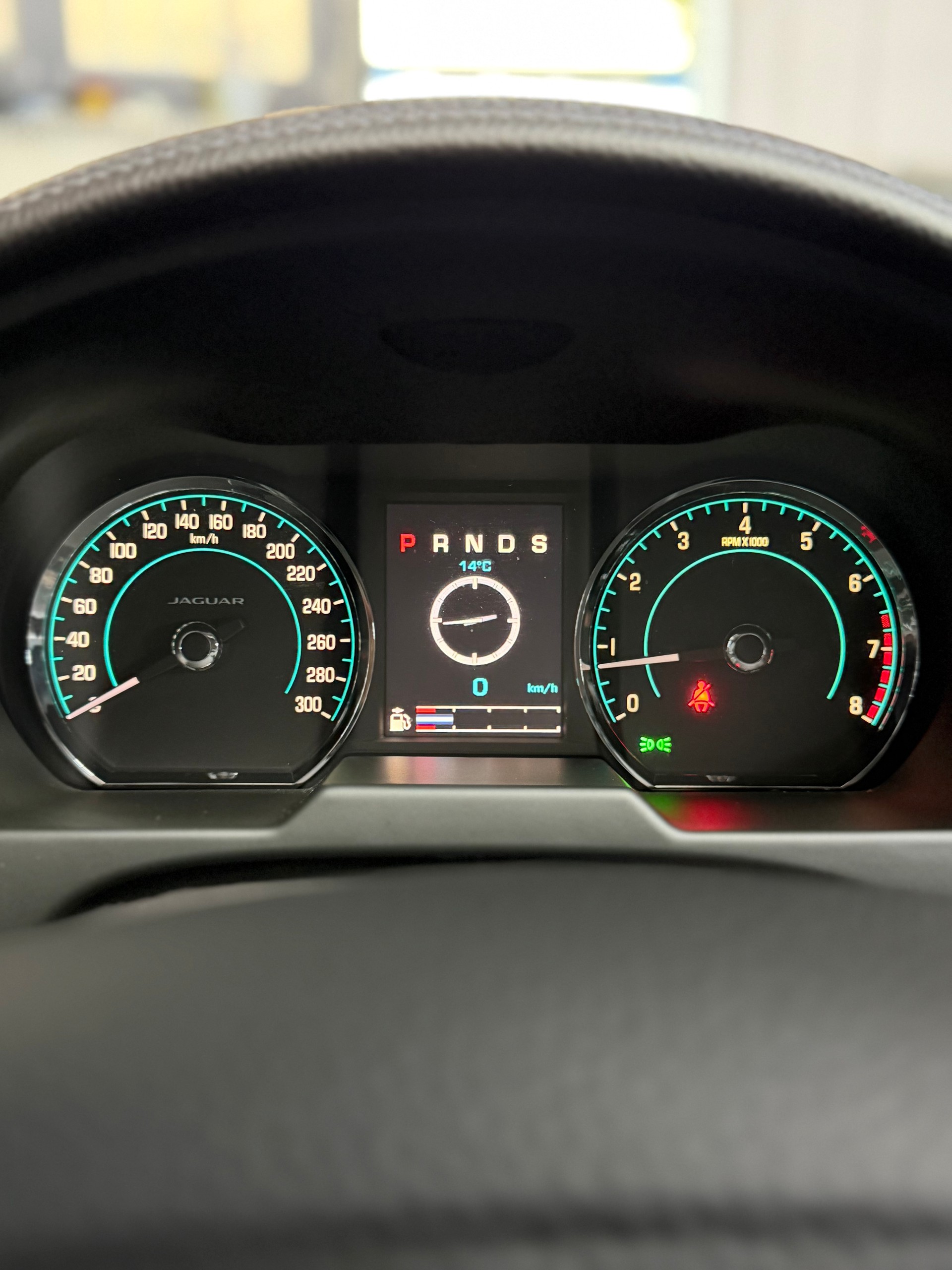 JAGUAR XF 3.0 V6 S/C 4x4-image-13