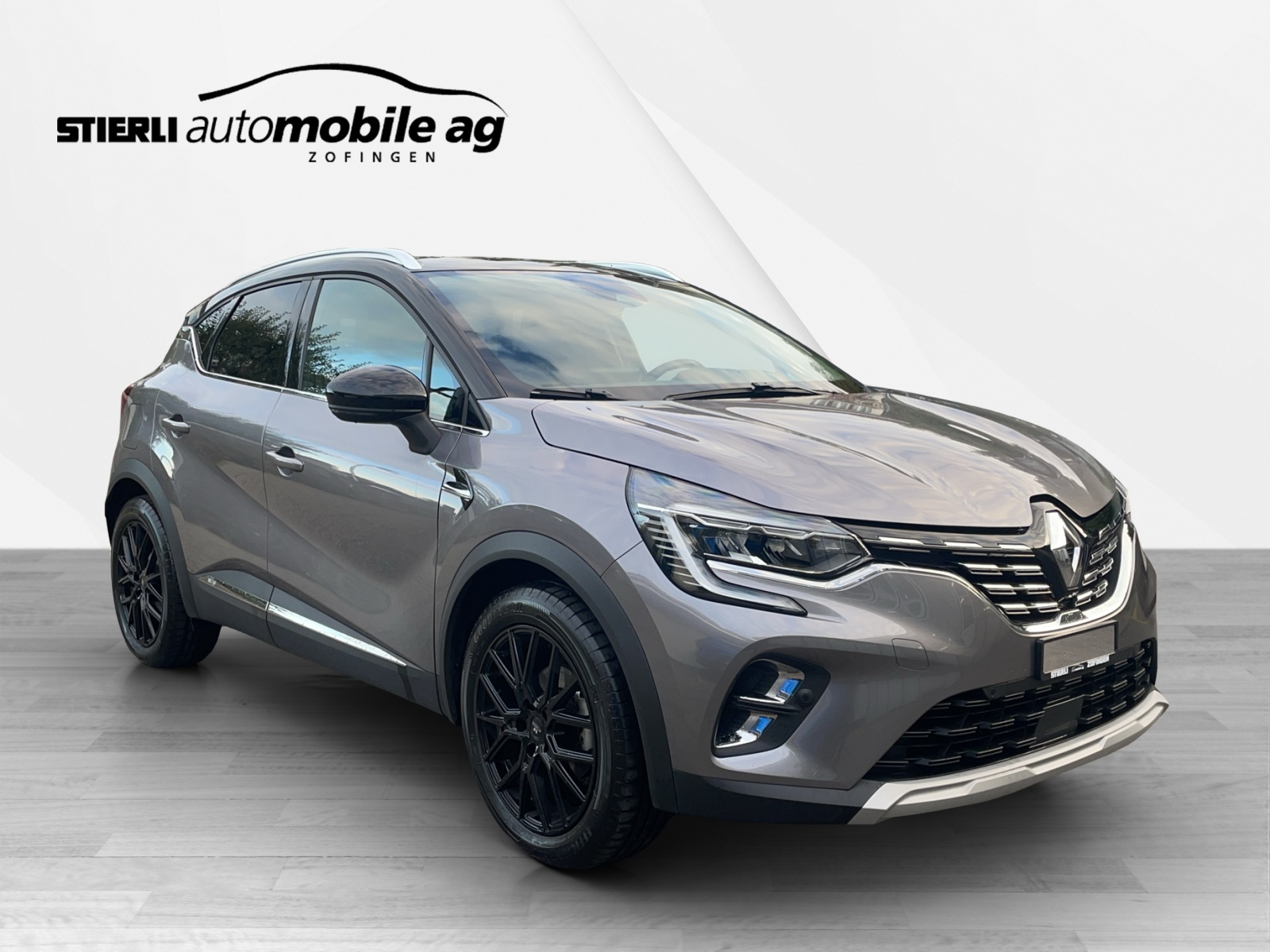 RENAULT Captur 1.3 TCe 140 Initiale EDC-showroom-element-2