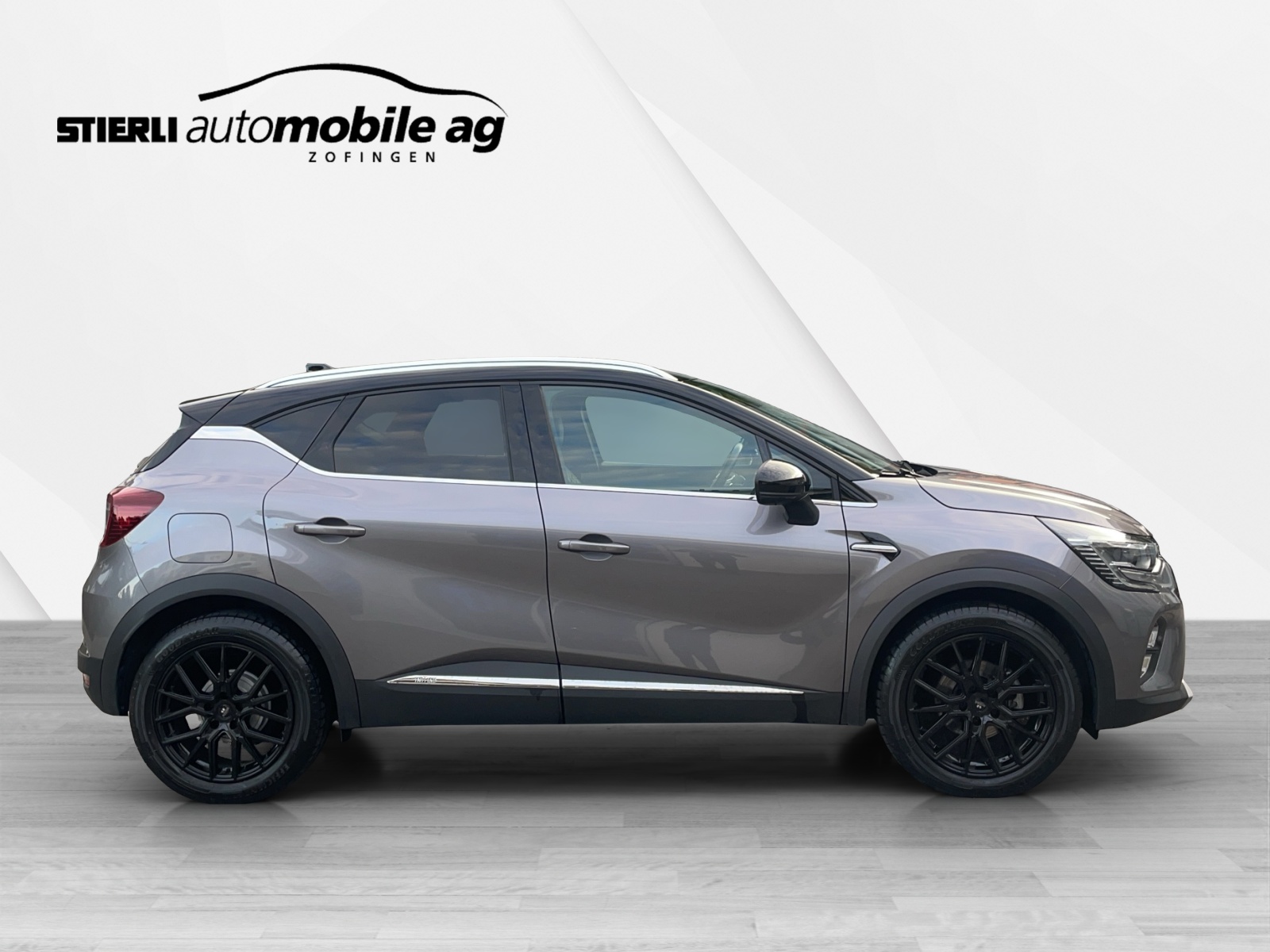 RENAULT Captur 1.3 TCe 140 Initiale EDC-showroom-element-3