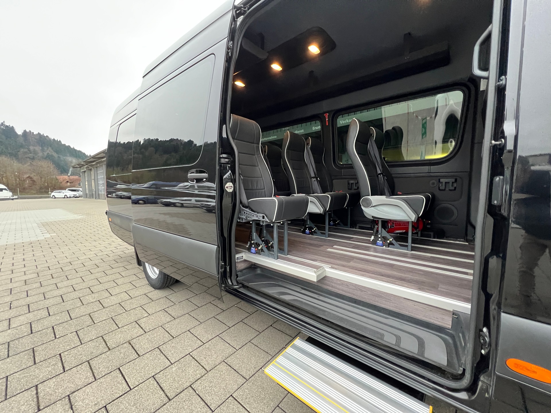 MERCEDES-BENZ 519 CDI VIP Midibus schwarz-image-5