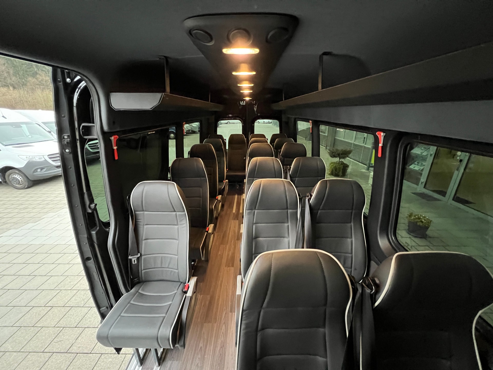 MERCEDES-BENZ 519 CDI VIP Midibus schwarz-image-6