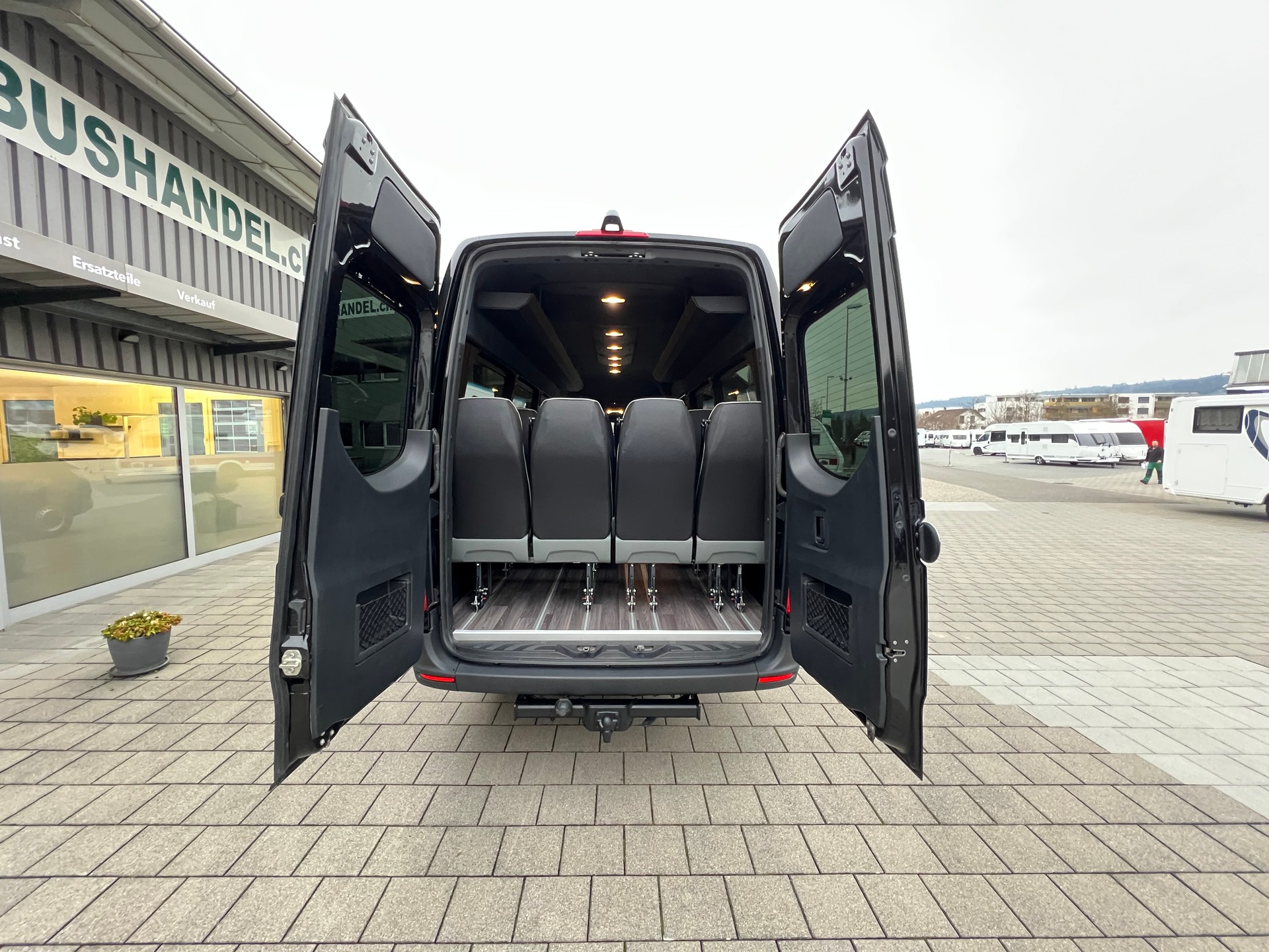 MERCEDES-BENZ 519 CDI VIP Midibus schwarz-image-7