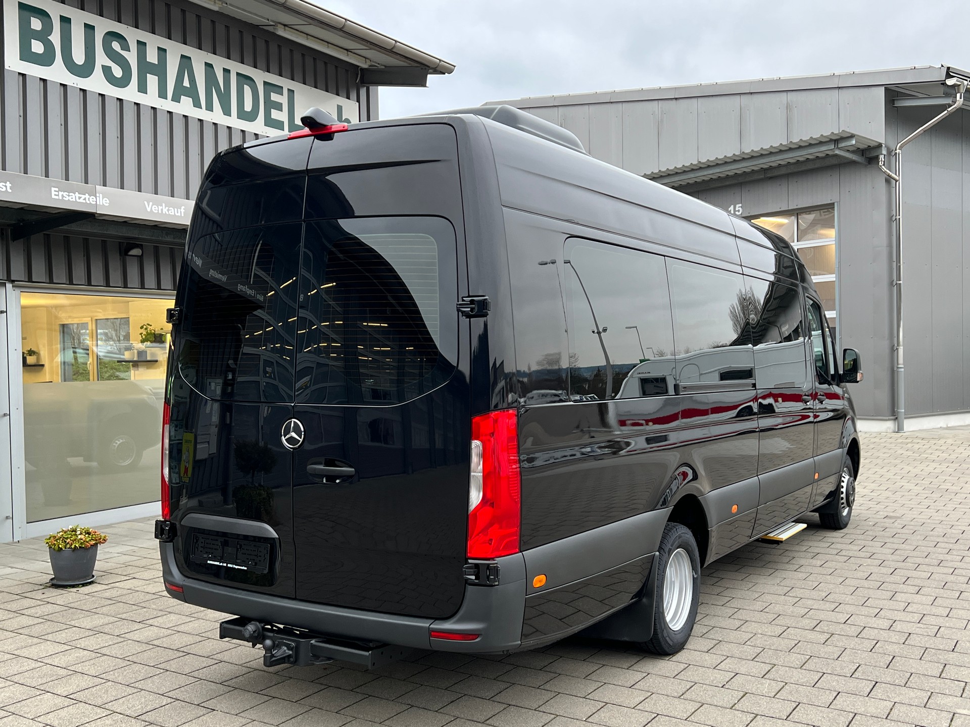 MERCEDES-BENZ 519 CDI VIP Midibus schwarz-image-1