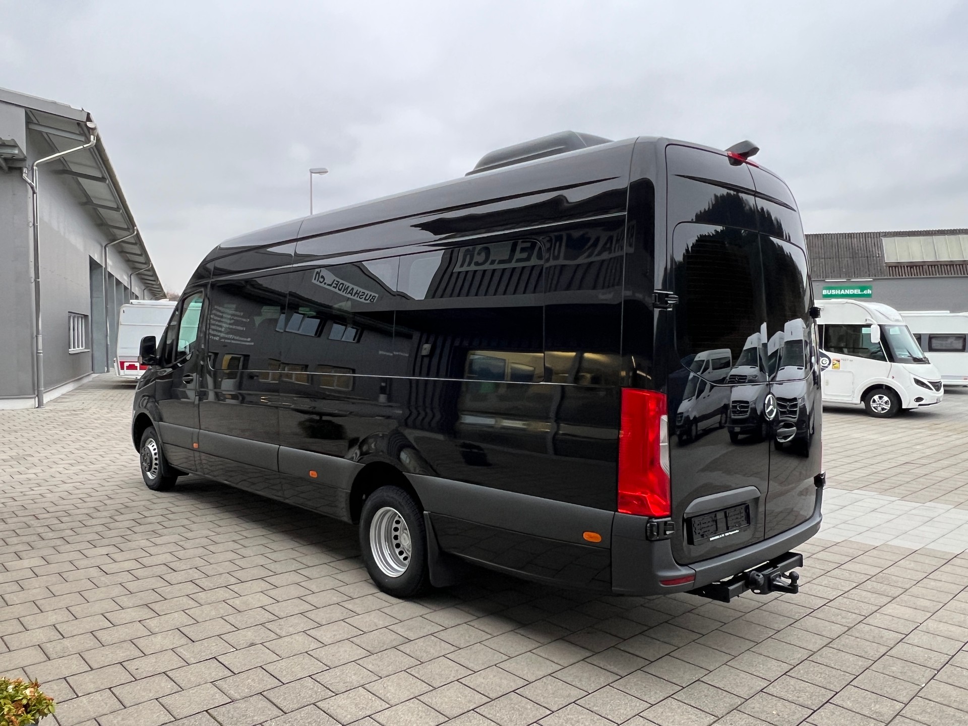 MERCEDES-BENZ 519 CDI VIP Midibus schwarz-image-2