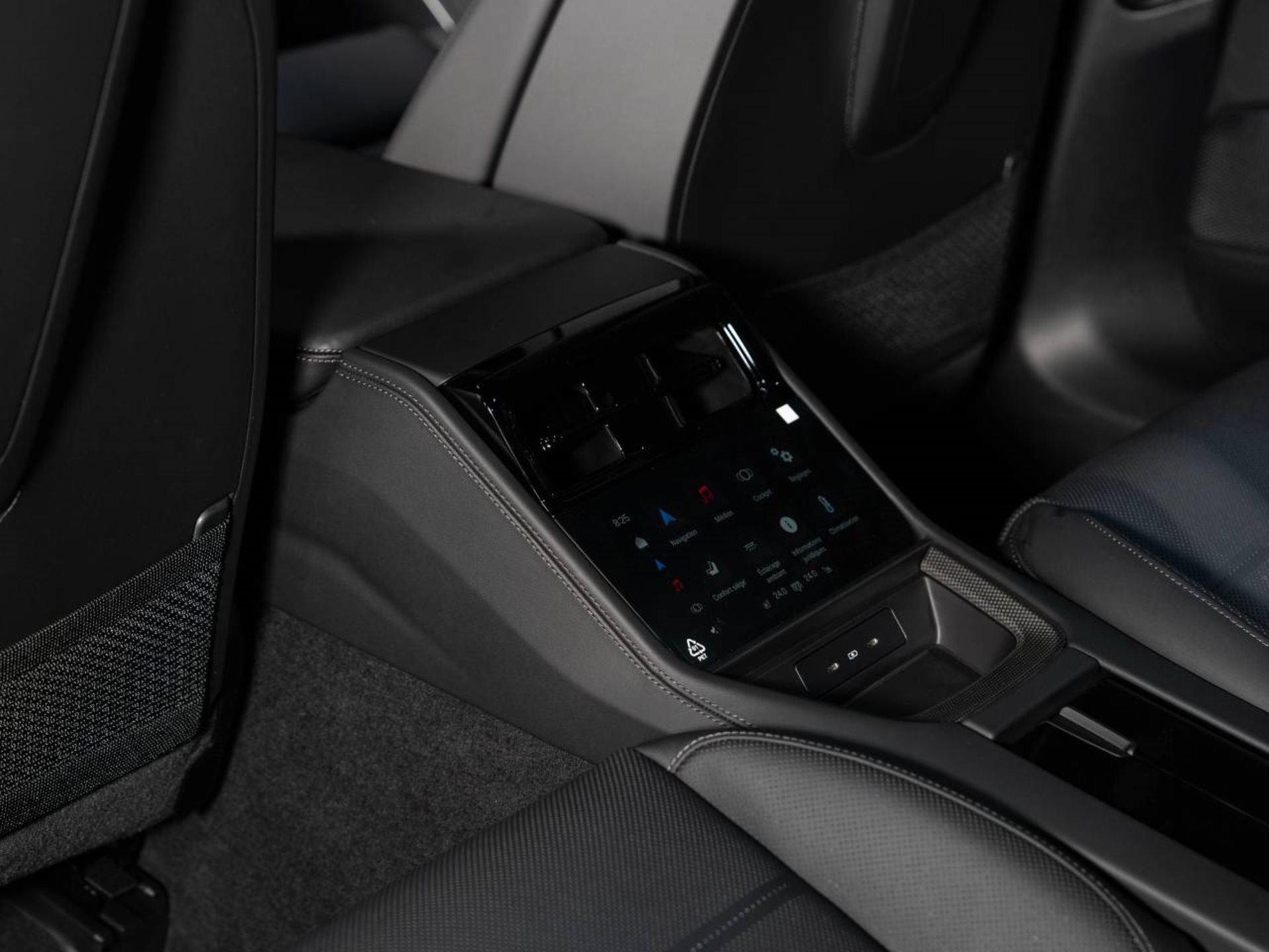 PORSCHE Panamera Turbo S E-Hybrid-image-21