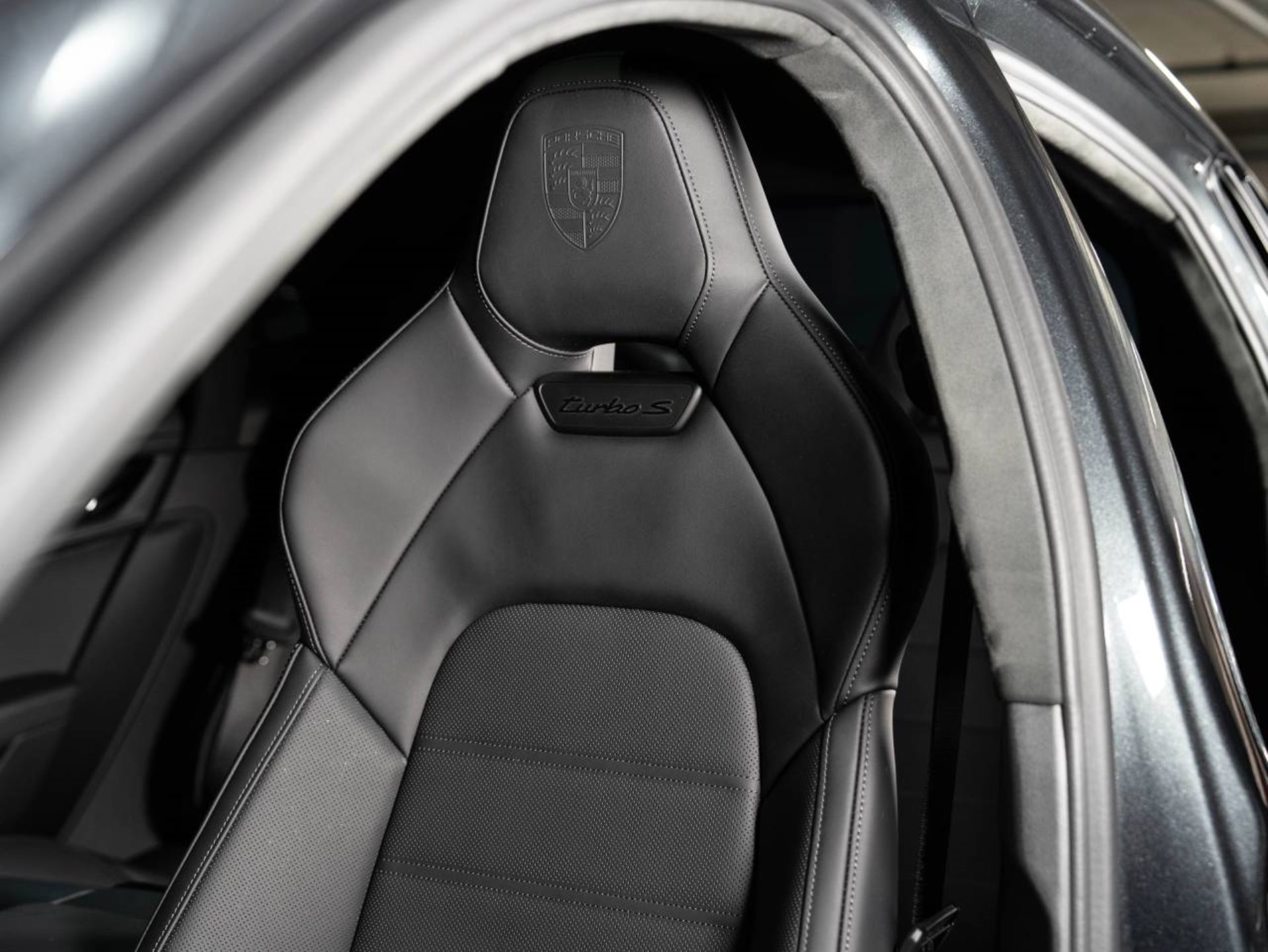 PORSCHE Panamera Turbo S E-Hybrid-image-4