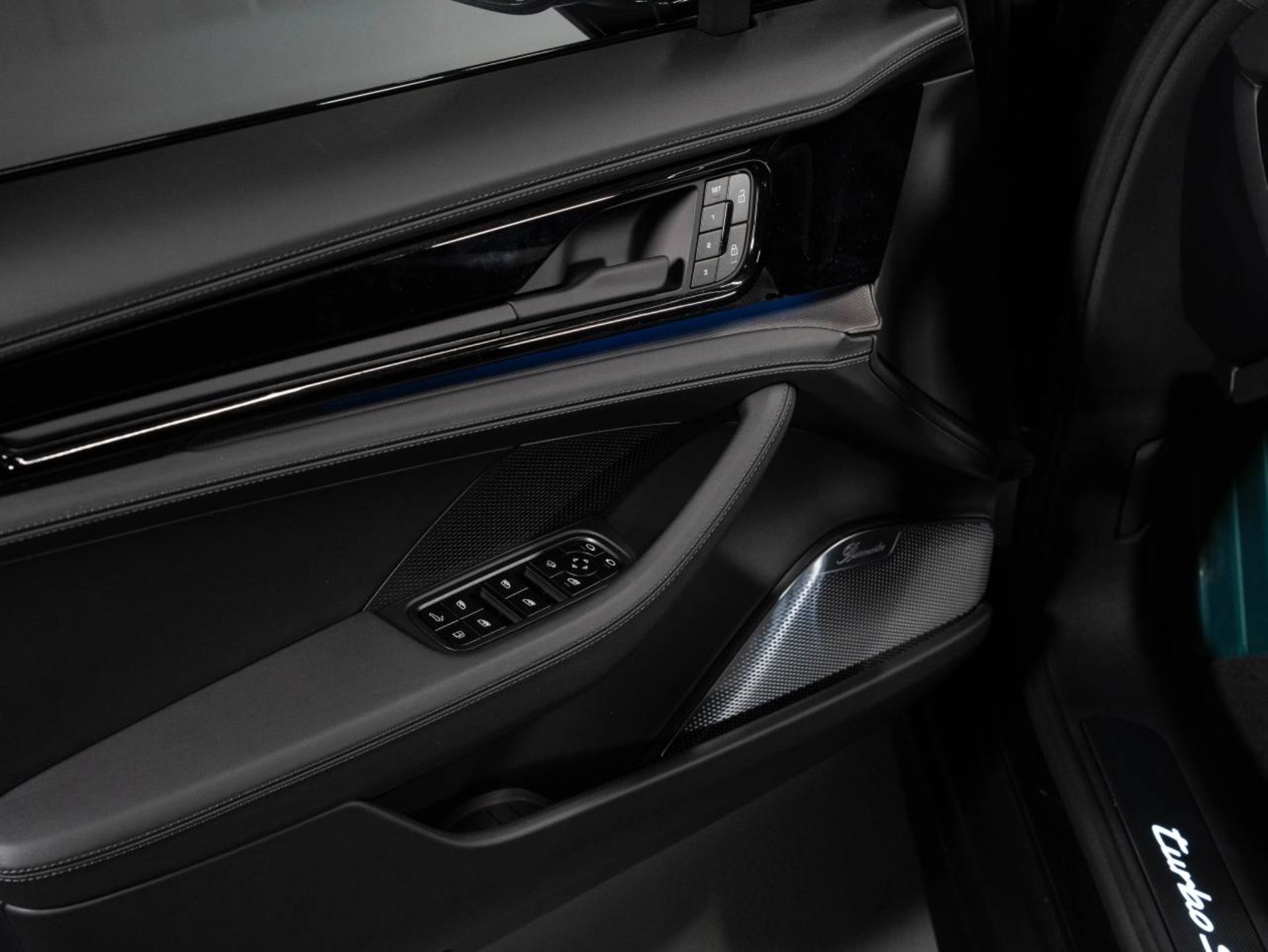 PORSCHE Panamera Turbo S E-Hybrid-image-19