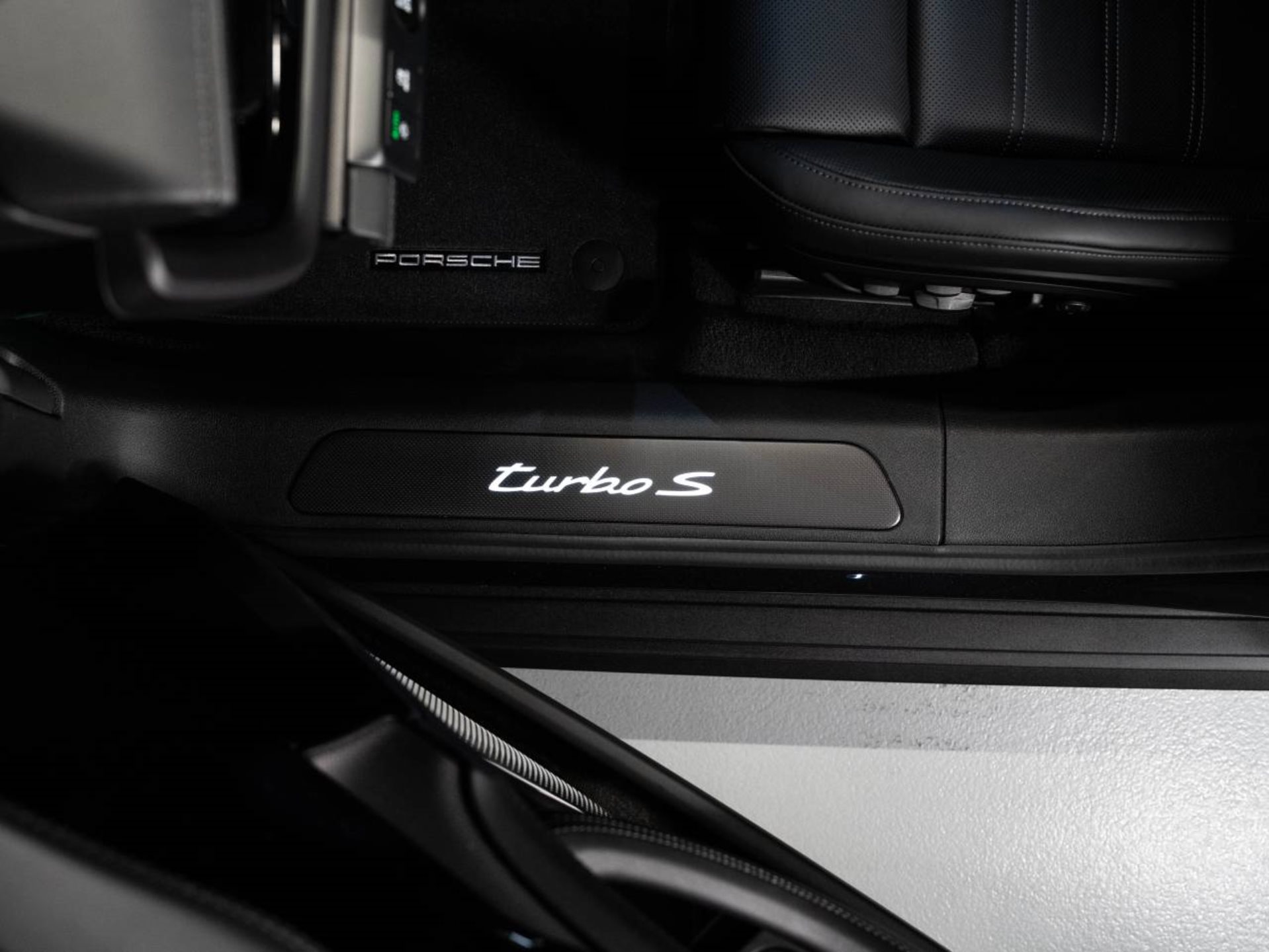 PORSCHE Panamera Turbo S E-Hybrid-image-23