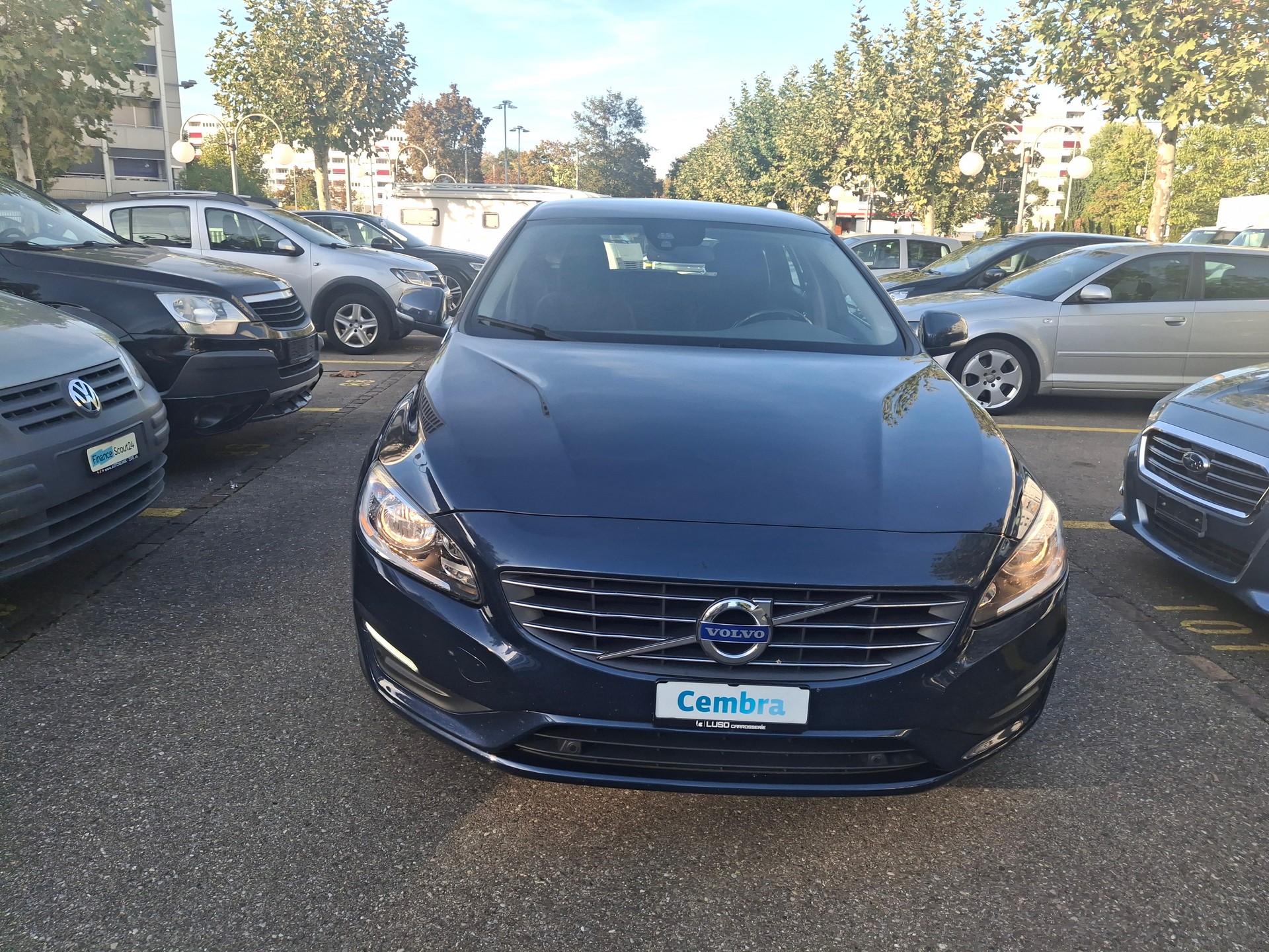 VOLVO V60 D4 Kinetic Geartronic-image-1