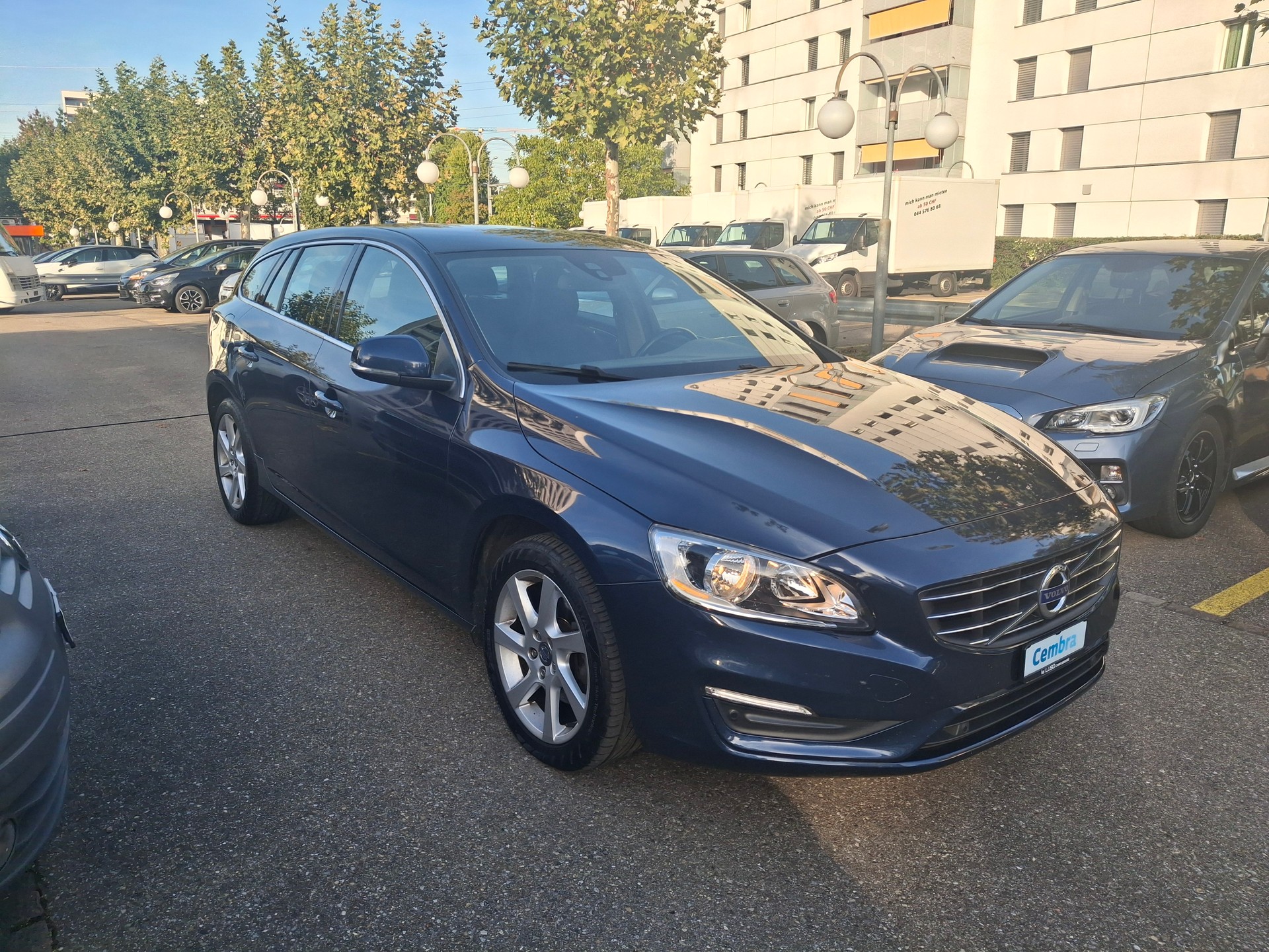 VOLVO V60 D4 Kinetic Geartronic-image-0