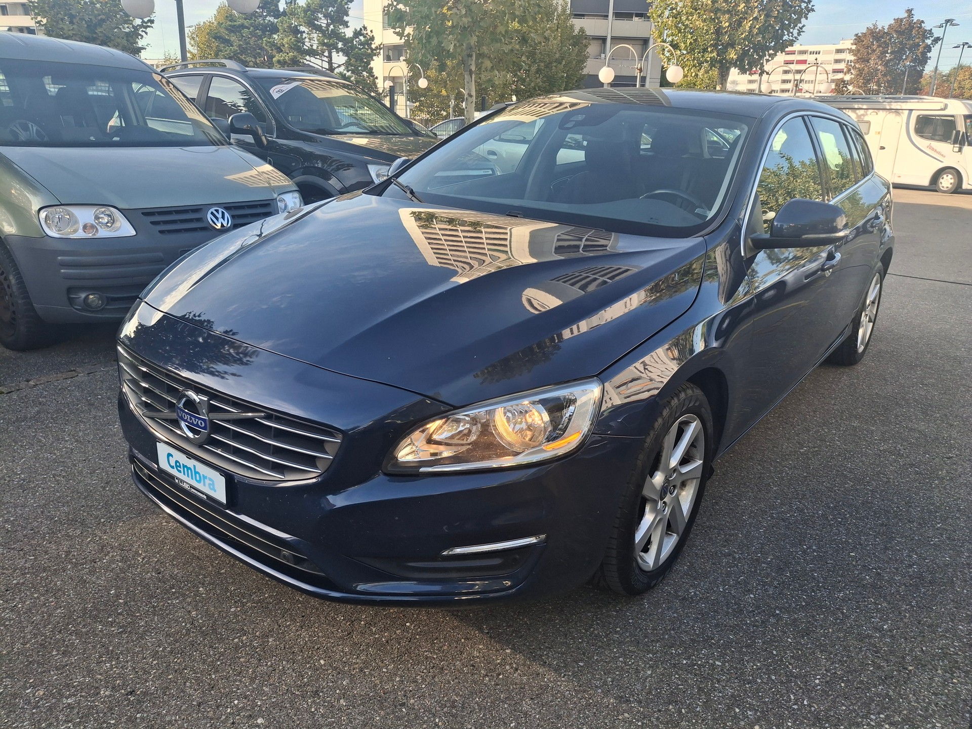 VOLVO V60 D4 Kinetic Geartronic-image-3