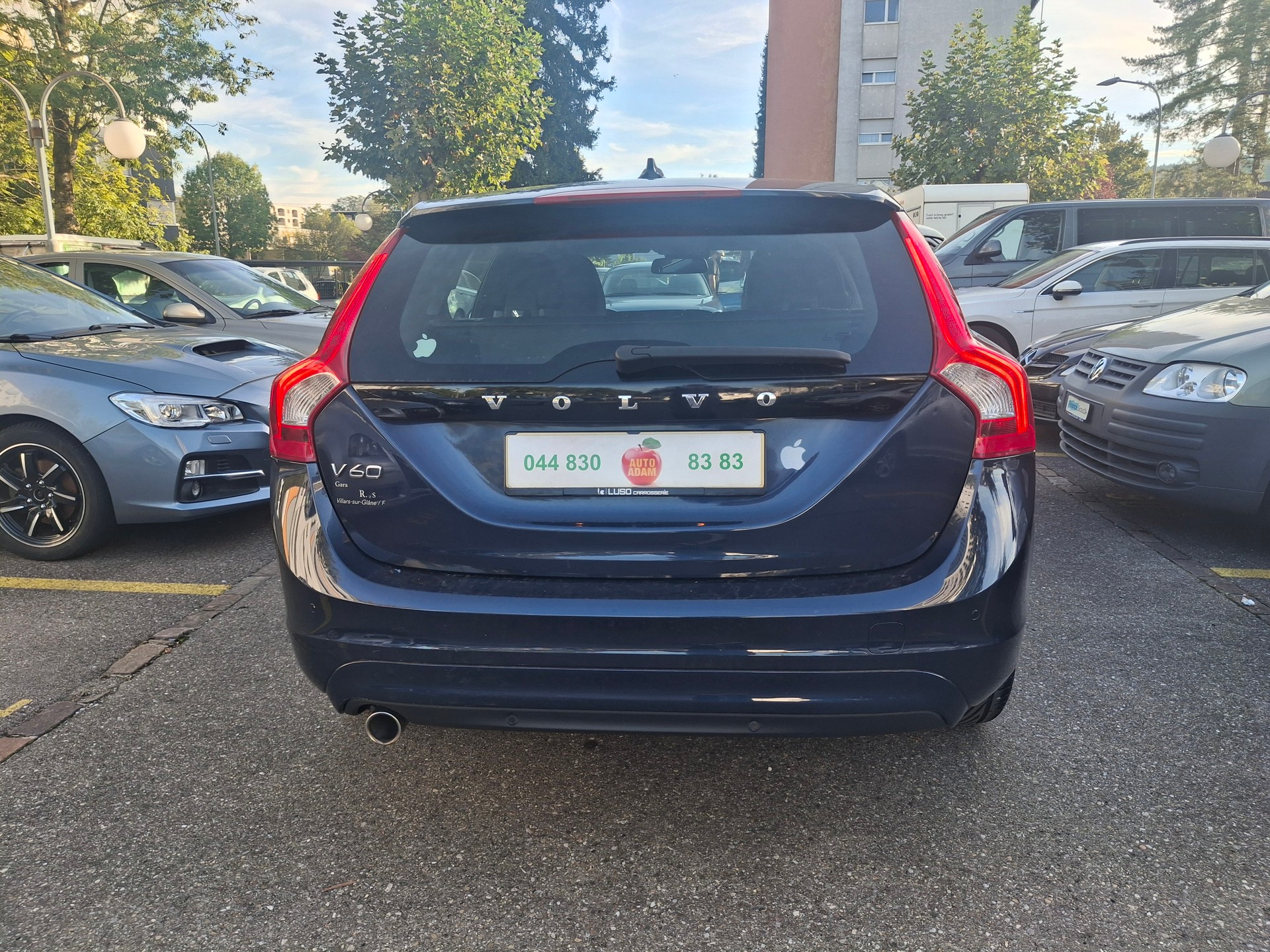 VOLVO V60 D4 Kinetic Geartronic-image-10