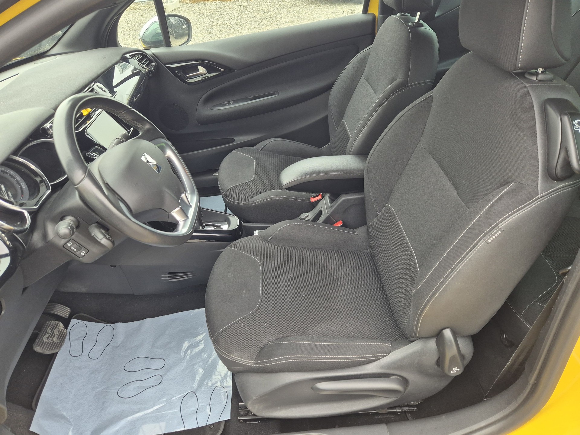 DS AUTOMOBILES DS 3 1.2 PureTech SO Chic EAT6-image-6