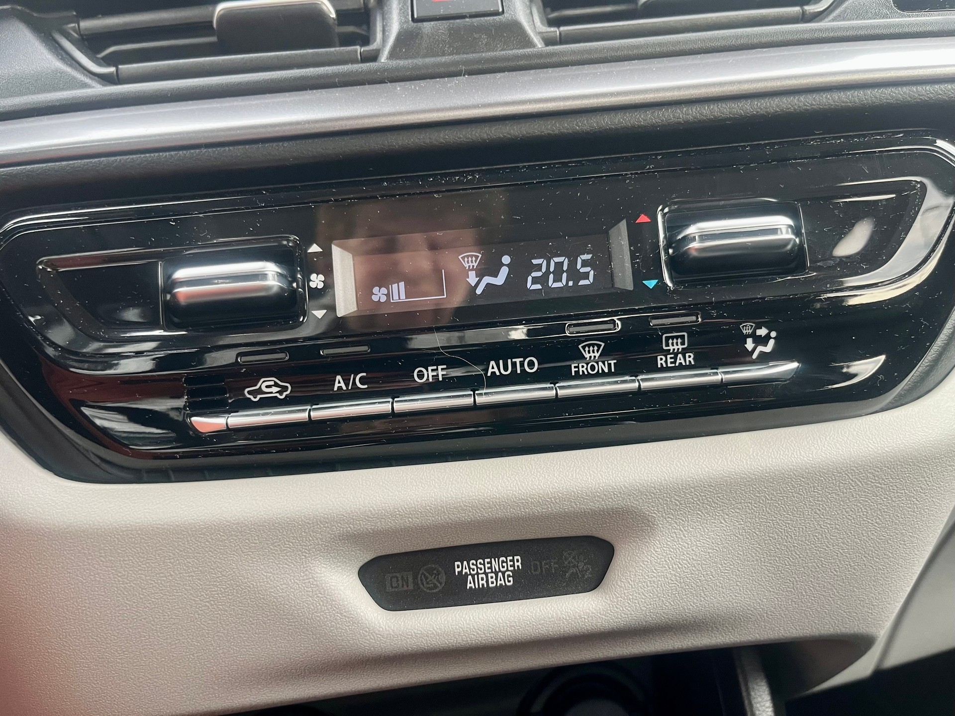 SUZUKI Swift 1.2 Compact Top Hybrid 4x4 Swiss Edition-image-22