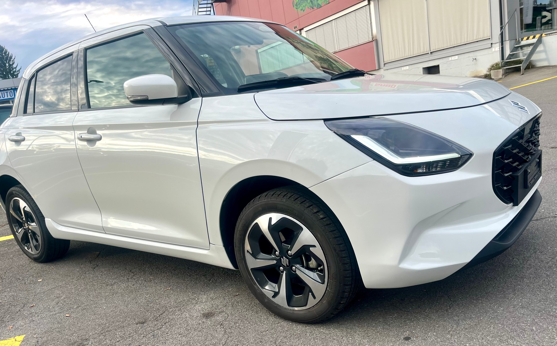 SUZUKI Swift 1.2 Compact Top Hybrid 4x4 Swiss Edition-image-2