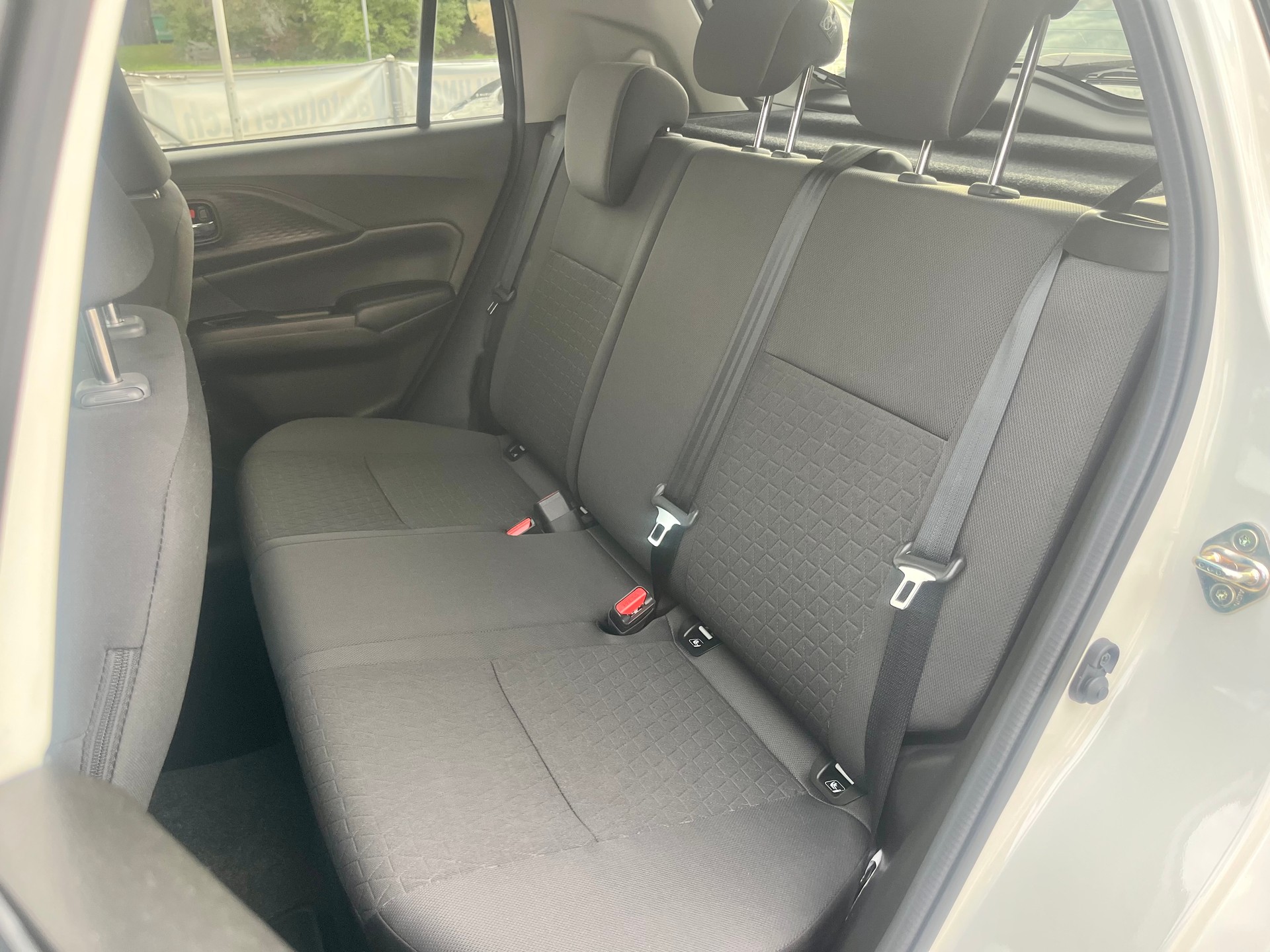 SUZUKI Swift 1.2 Compact Top Hybrid 4x4 Swiss Edition-image-25
