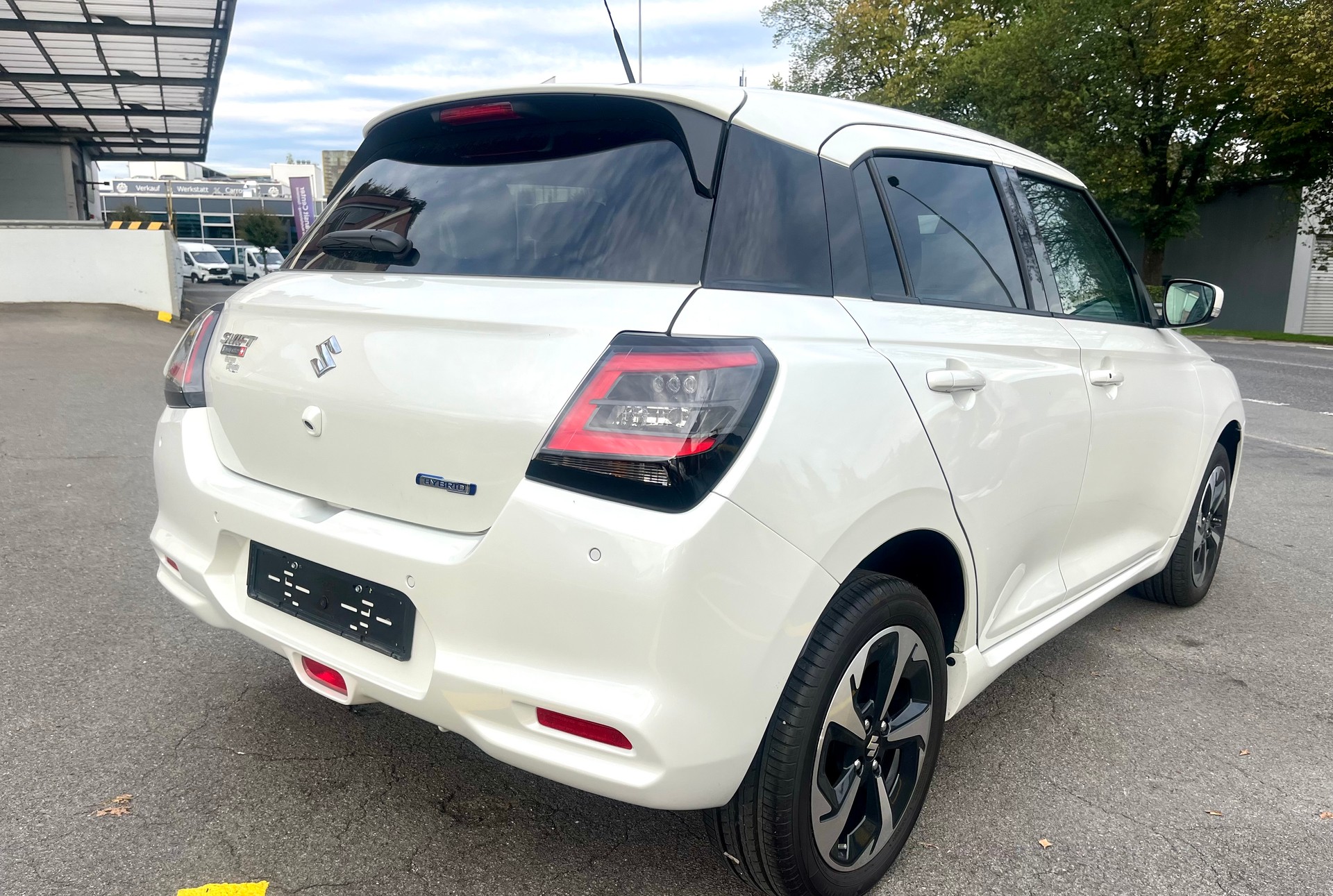 SUZUKI Swift 1.2 Compact Top Hybrid 4x4 Swiss Edition-image-5