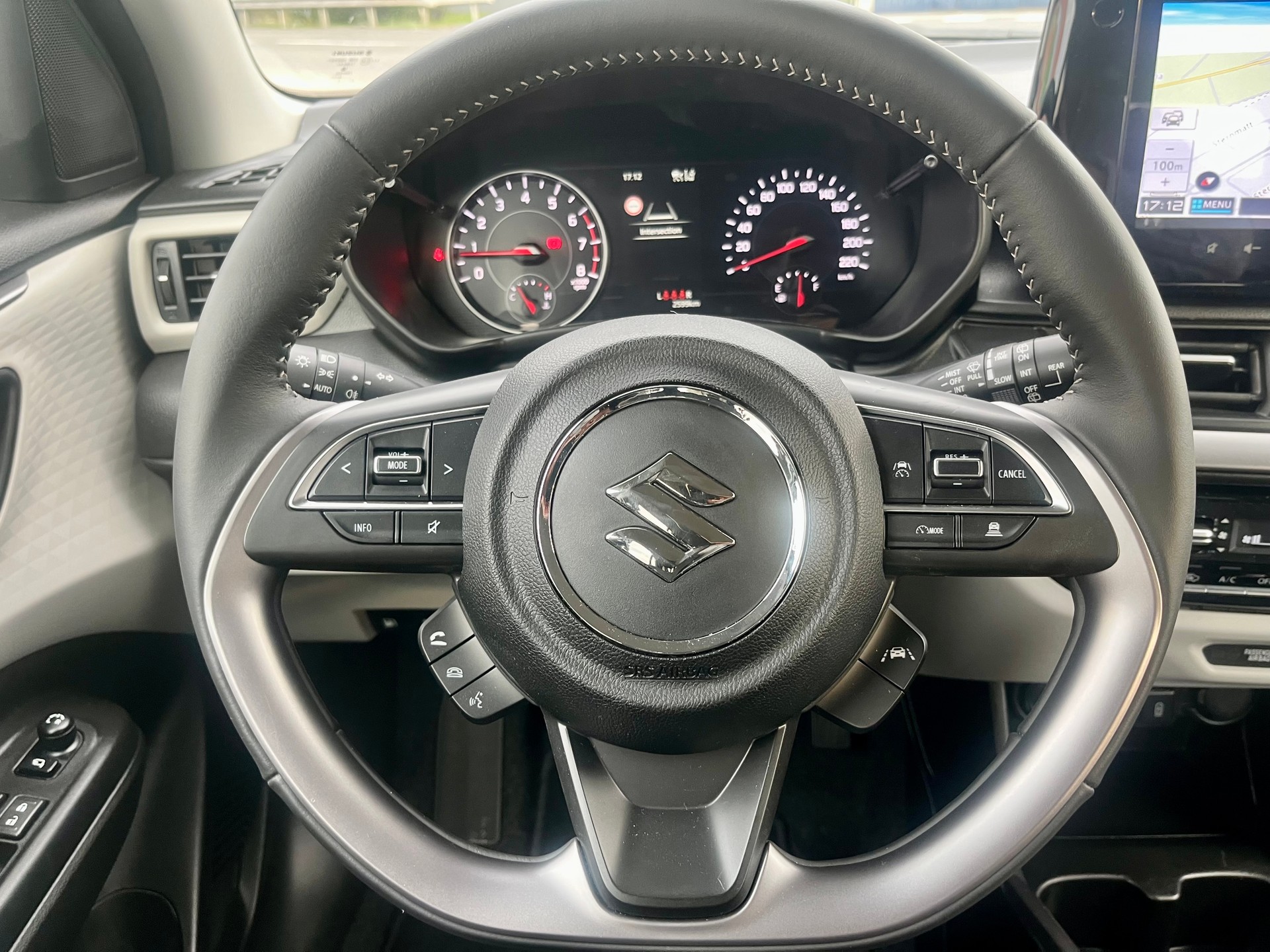 SUZUKI Swift 1.2 Compact Top Hybrid 4x4 Swiss Edition-image-15