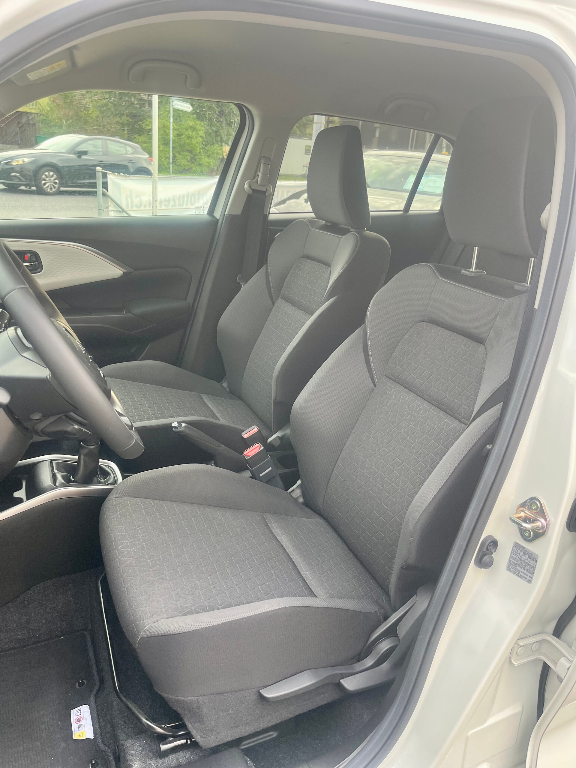 SUZUKI Swift 1.2 Compact Top Hybrid 4x4 Swiss Edition-image-13