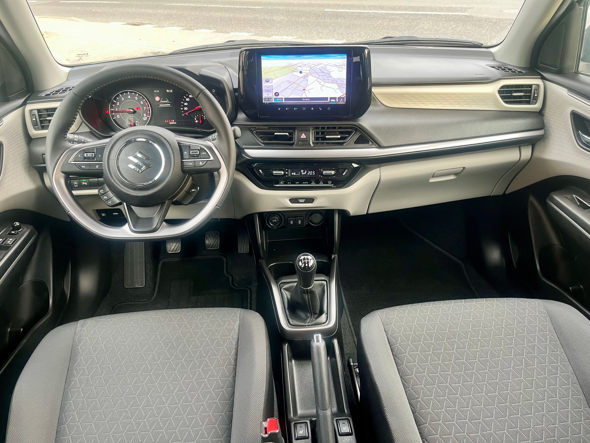 SUZUKI Swift 1.2 Compact Top Hybrid 4x4 Swiss Edition-image-14