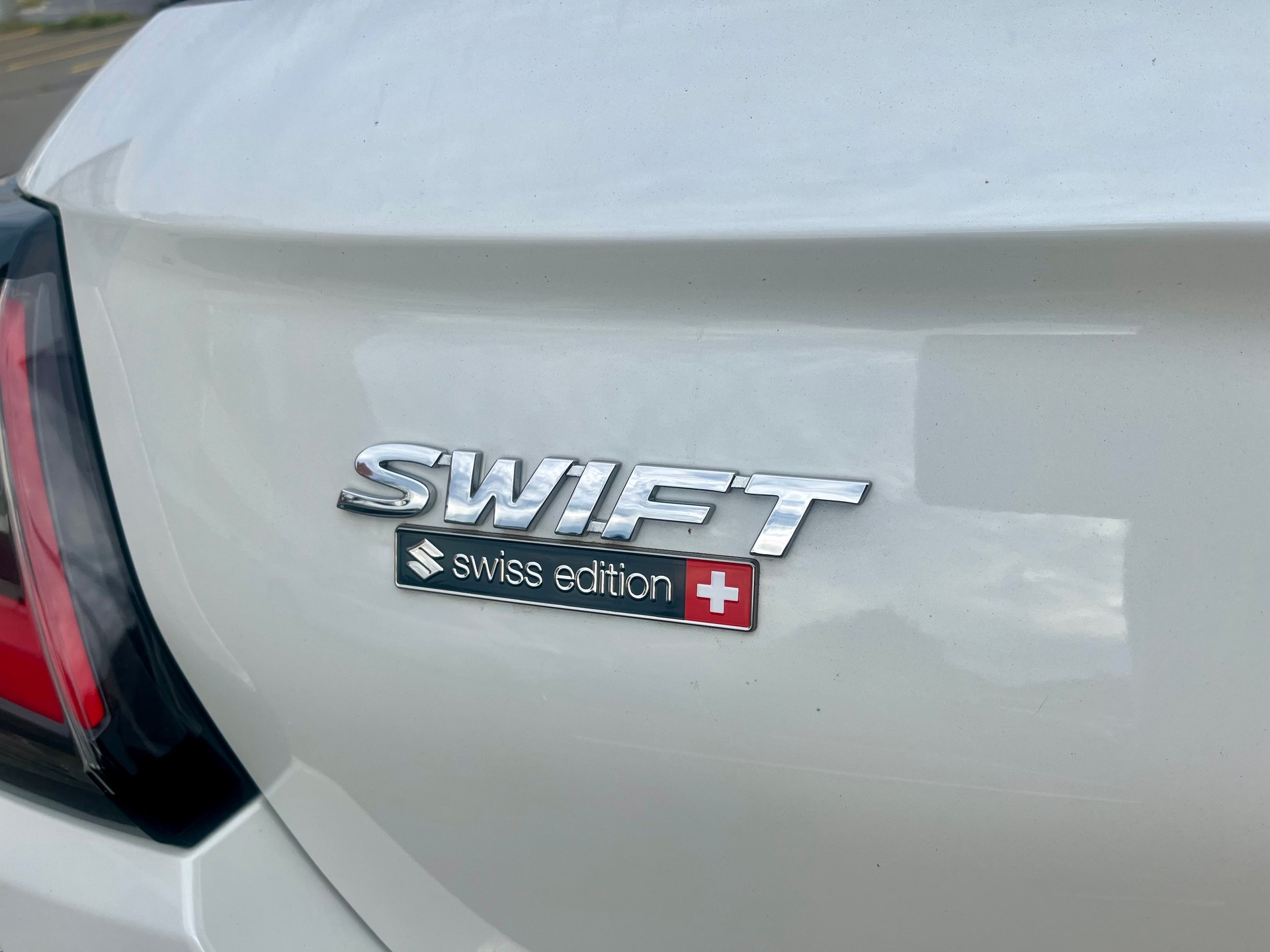 SUZUKI Swift 1.2 Compact Top Hybrid 4x4 Swiss Edition-image-7