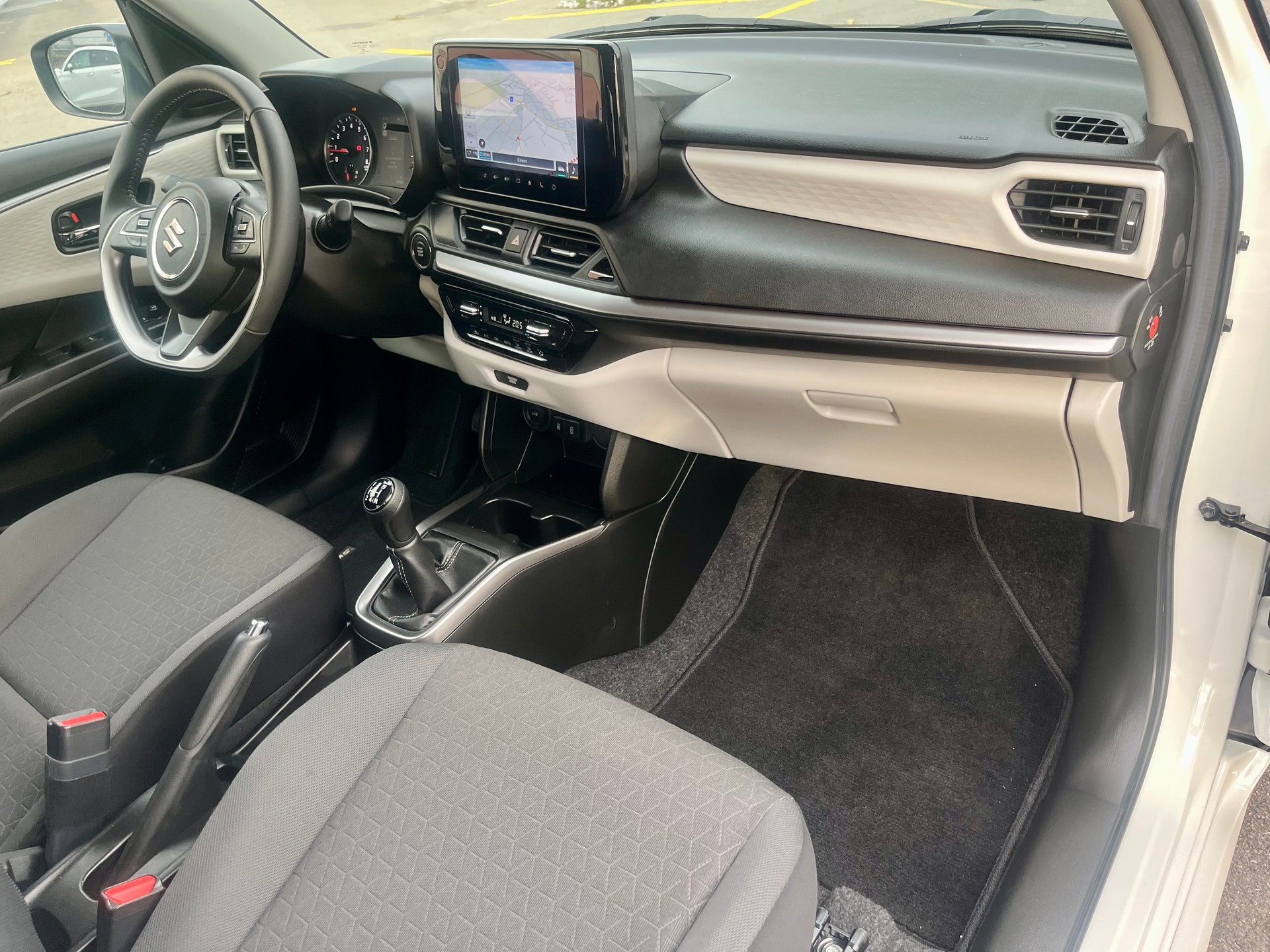 SUZUKI Swift 1.2 Compact Top Hybrid 4x4 Swiss Edition-image-26