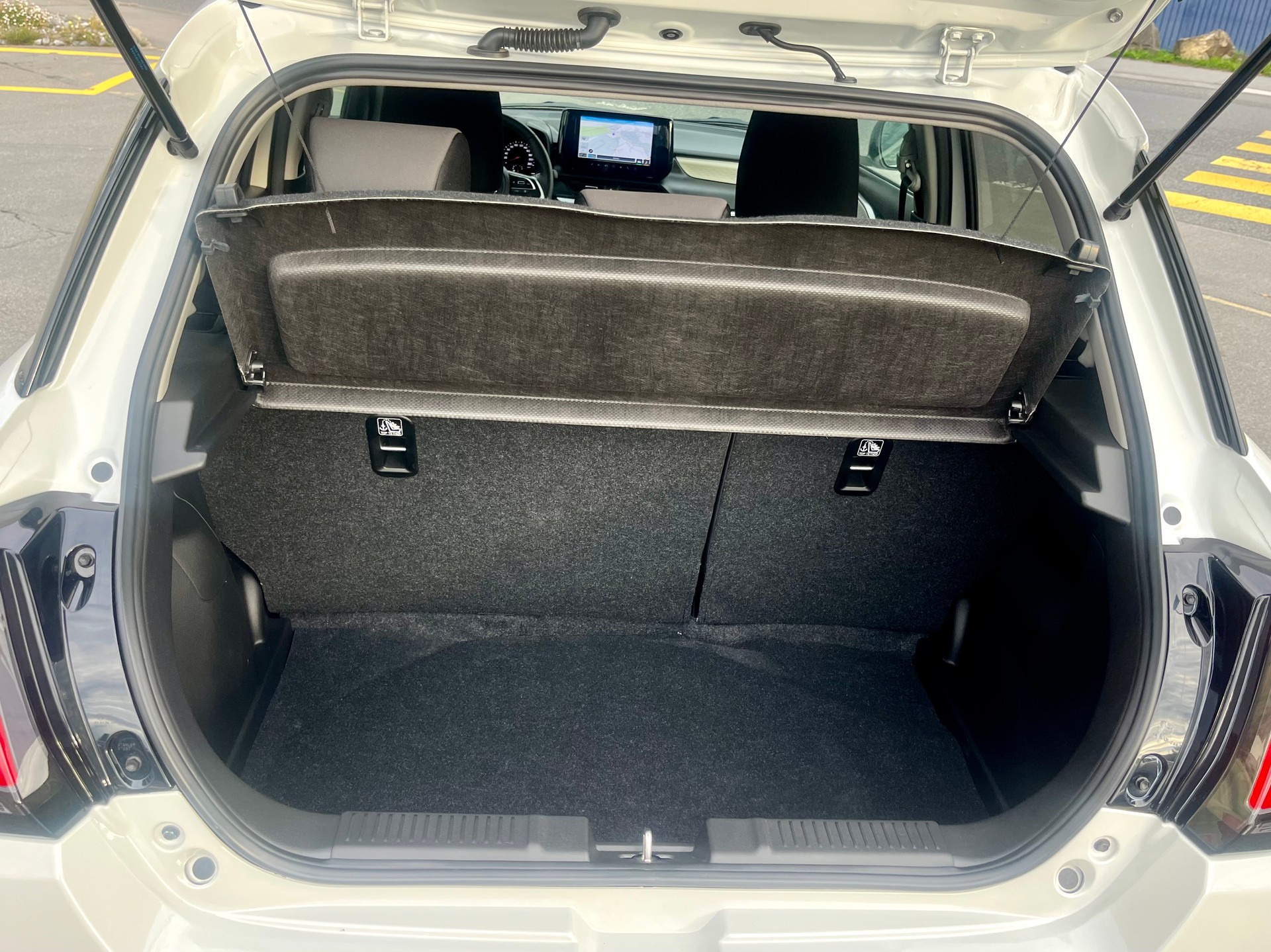 SUZUKI Swift 1.2 Compact Top Hybrid 4x4 Swiss Edition-image-11