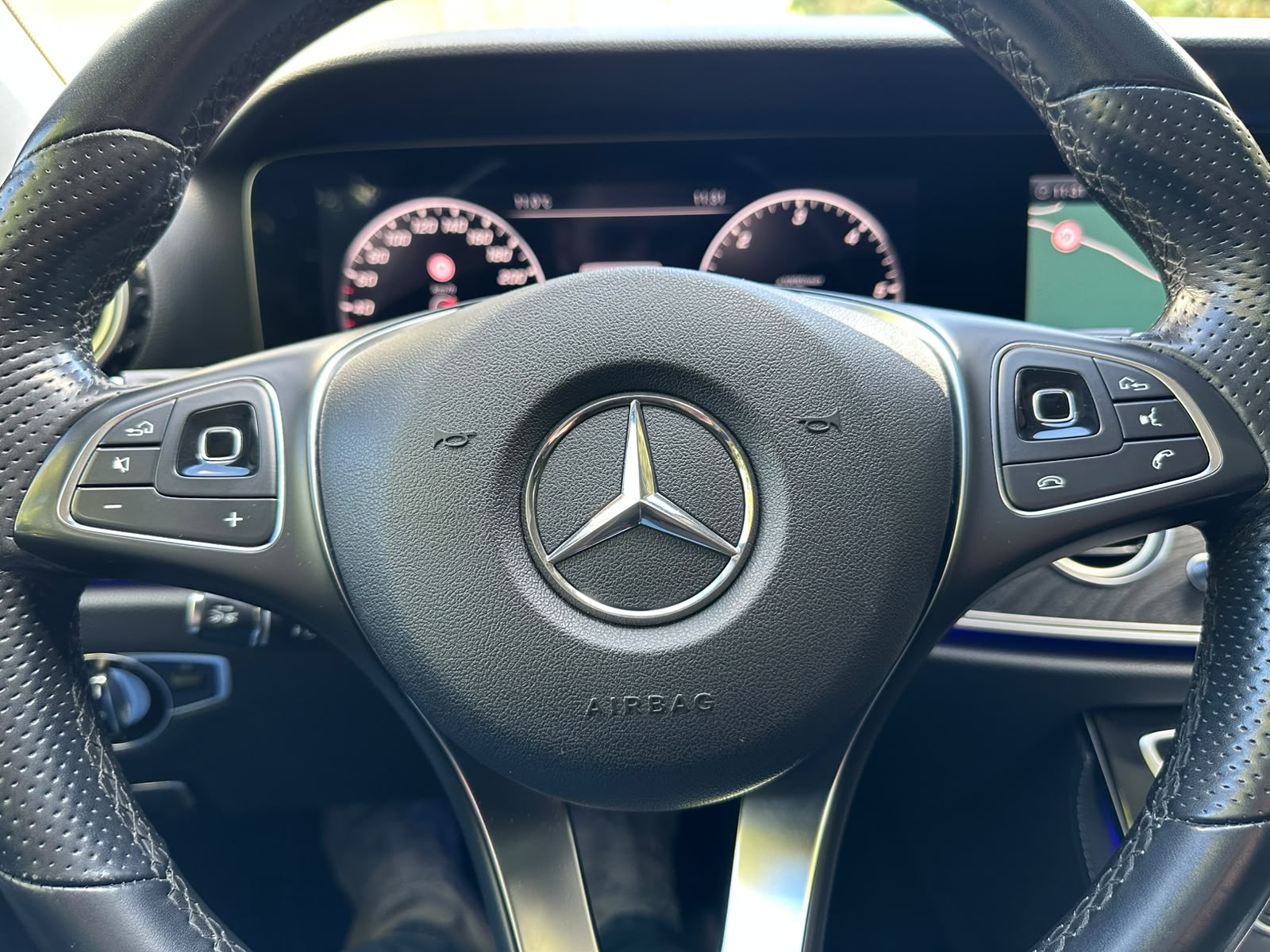 MERCEDES-BENZ E 350 d Avantgarde 4Matic 9G-Tronic-image-22