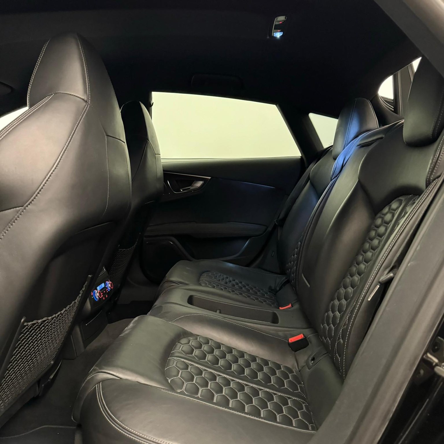 AUDI RS7 Sportback 4.0 TFSI V8 quattro S-tronic-image-10