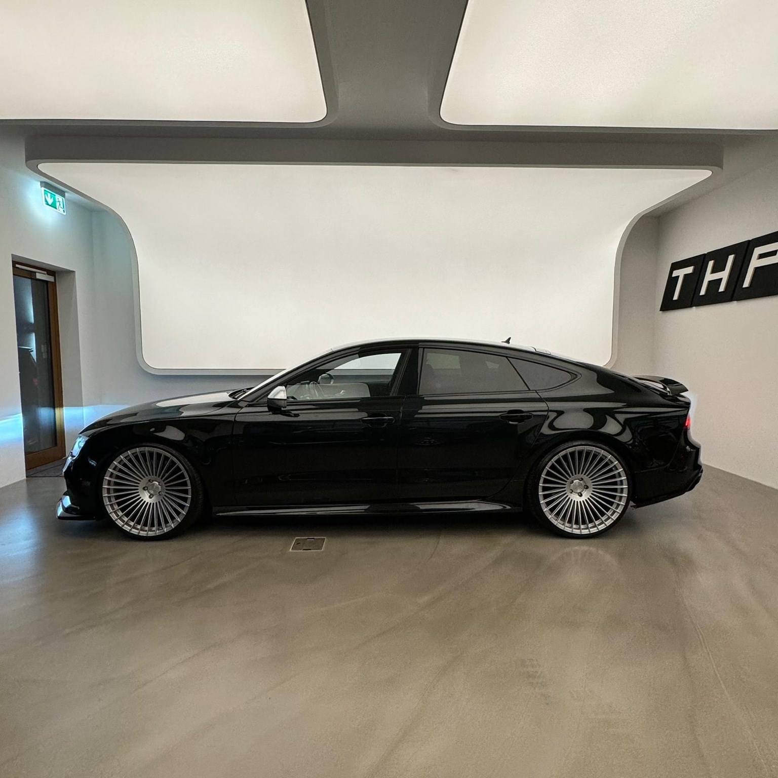 AUDI RS7 Sportback 4.0 TFSI V8 quattro S-tronic-image-2