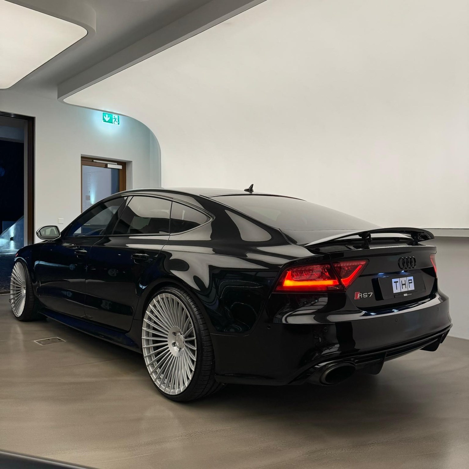 AUDI RS7 Sportback 4.0 TFSI V8 quattro S-tronic-image-3